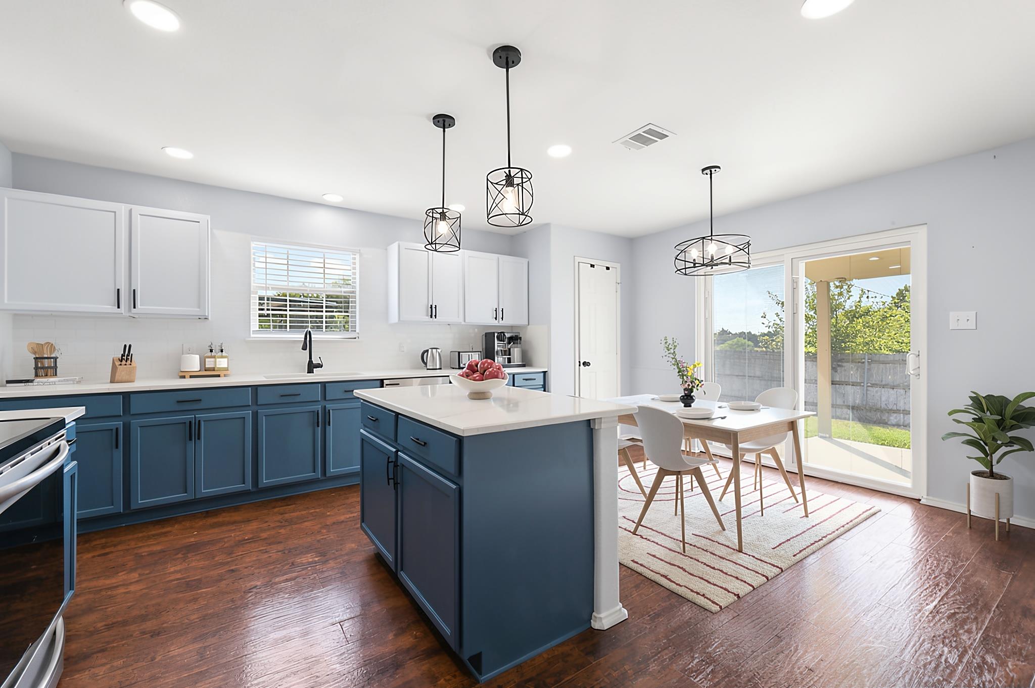 370 Holly Grove ST — photo 3