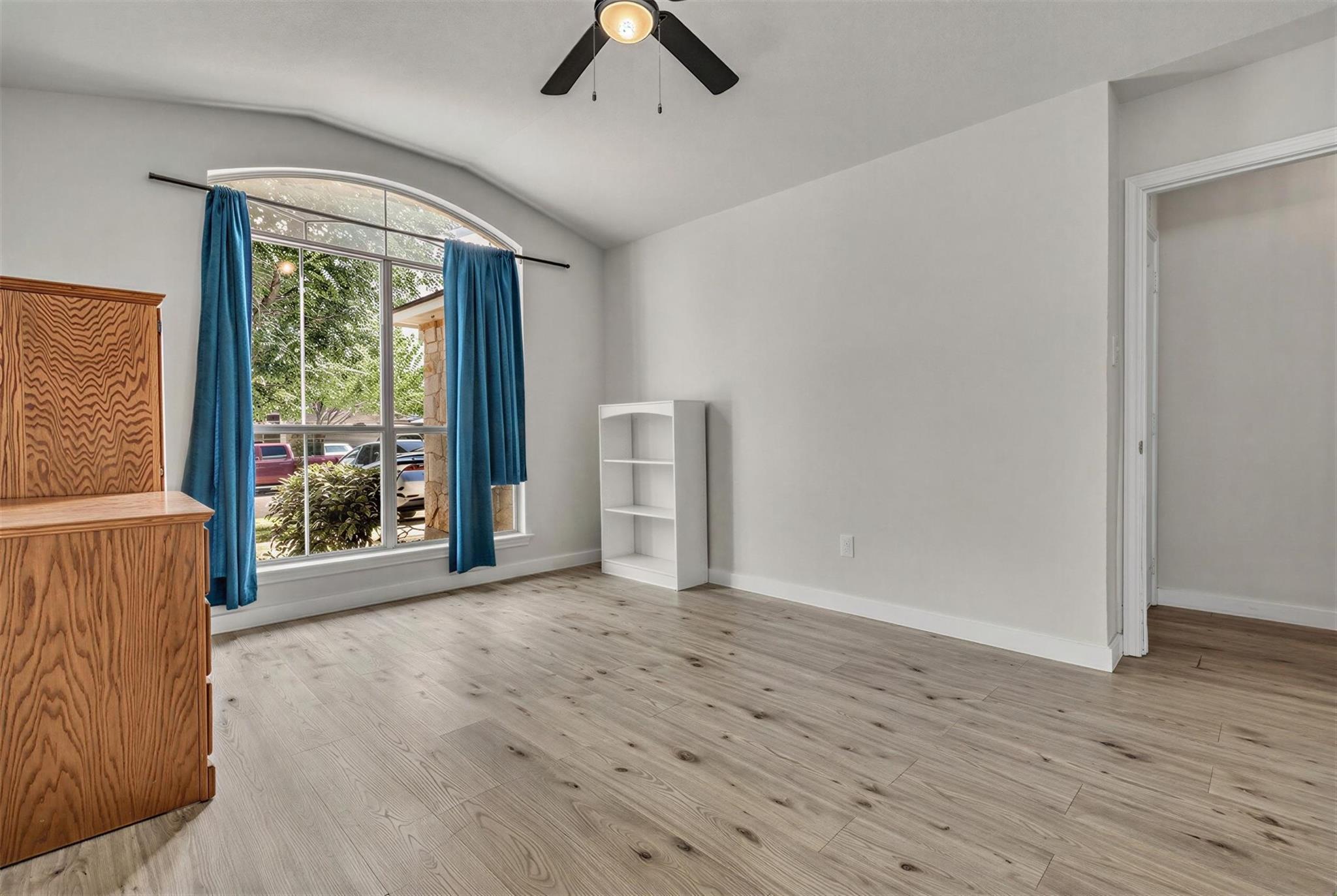 915 Flanagan DR — photo 5