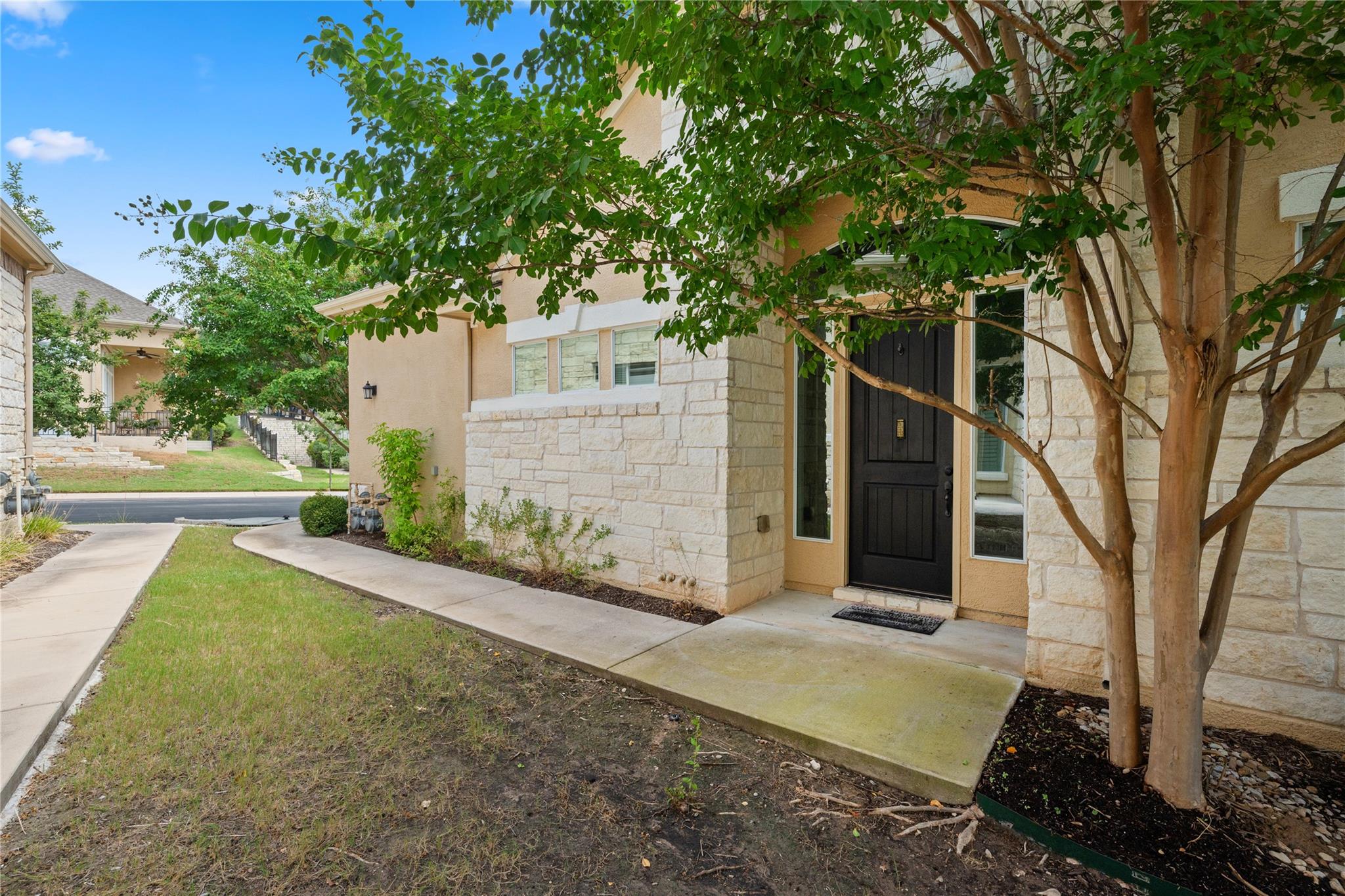 214 Darwins WAY — photo 3