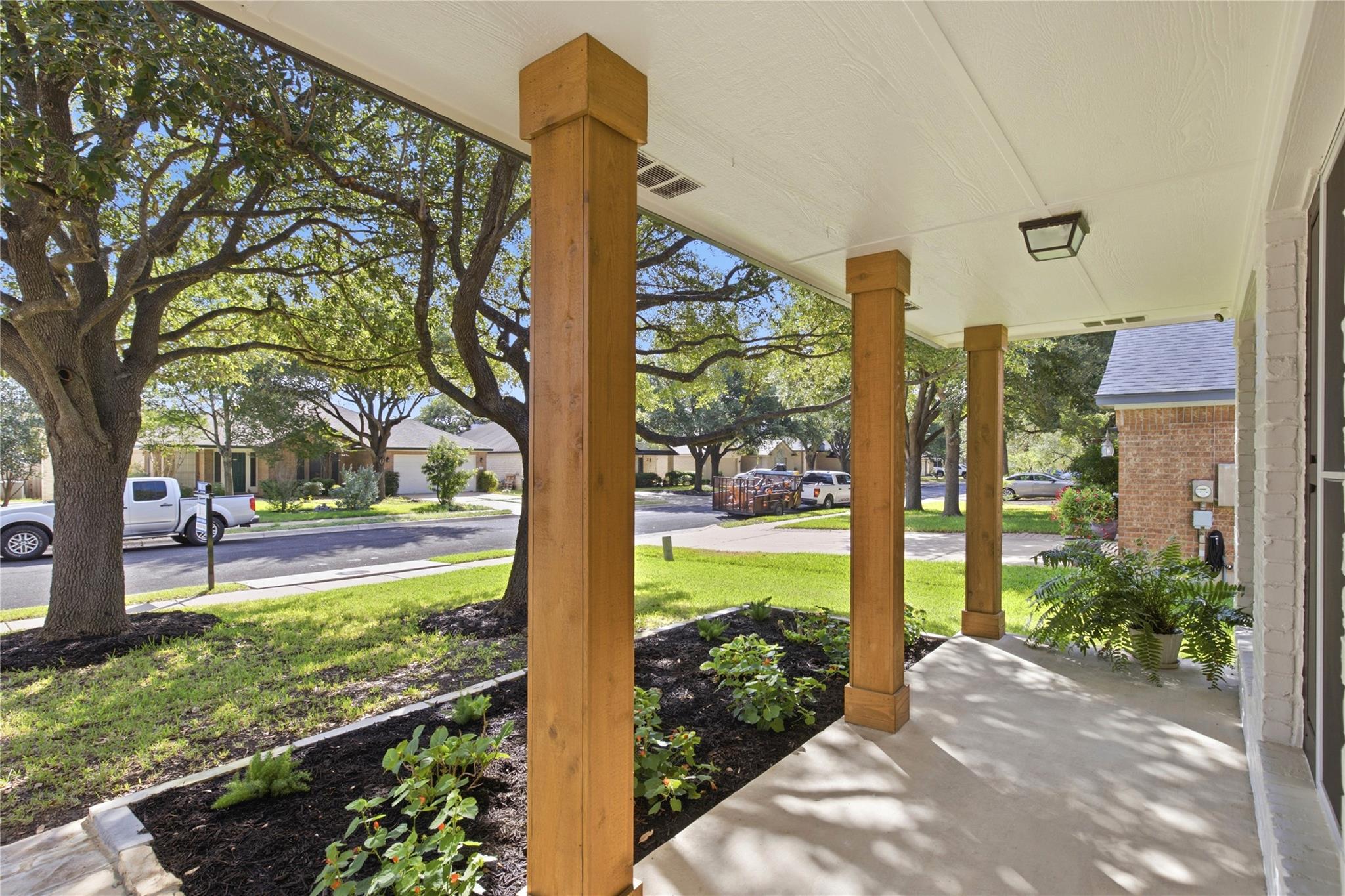 4425 Chickasaw CT — photo 4
