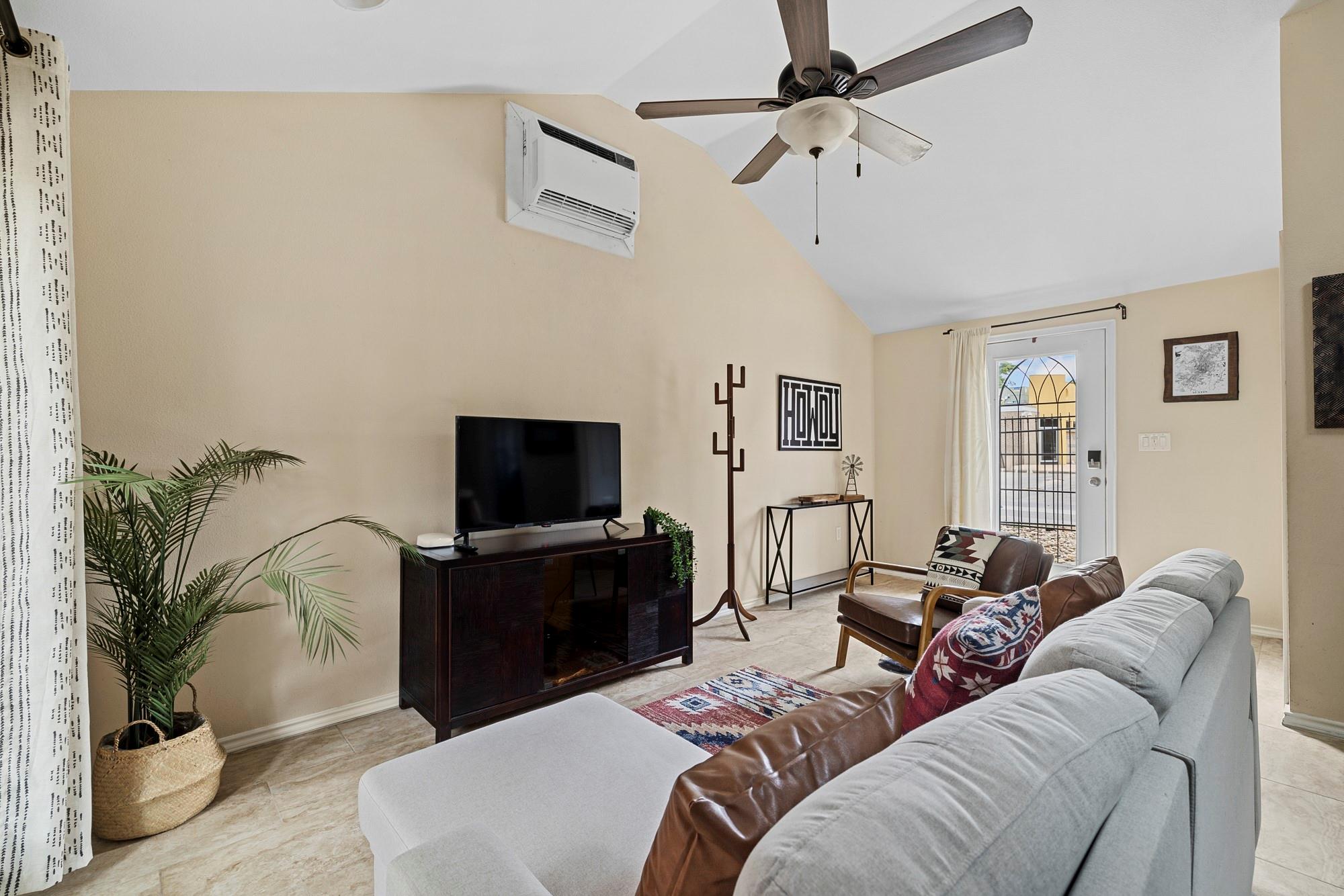 75 Pedernales ST — photo 4
