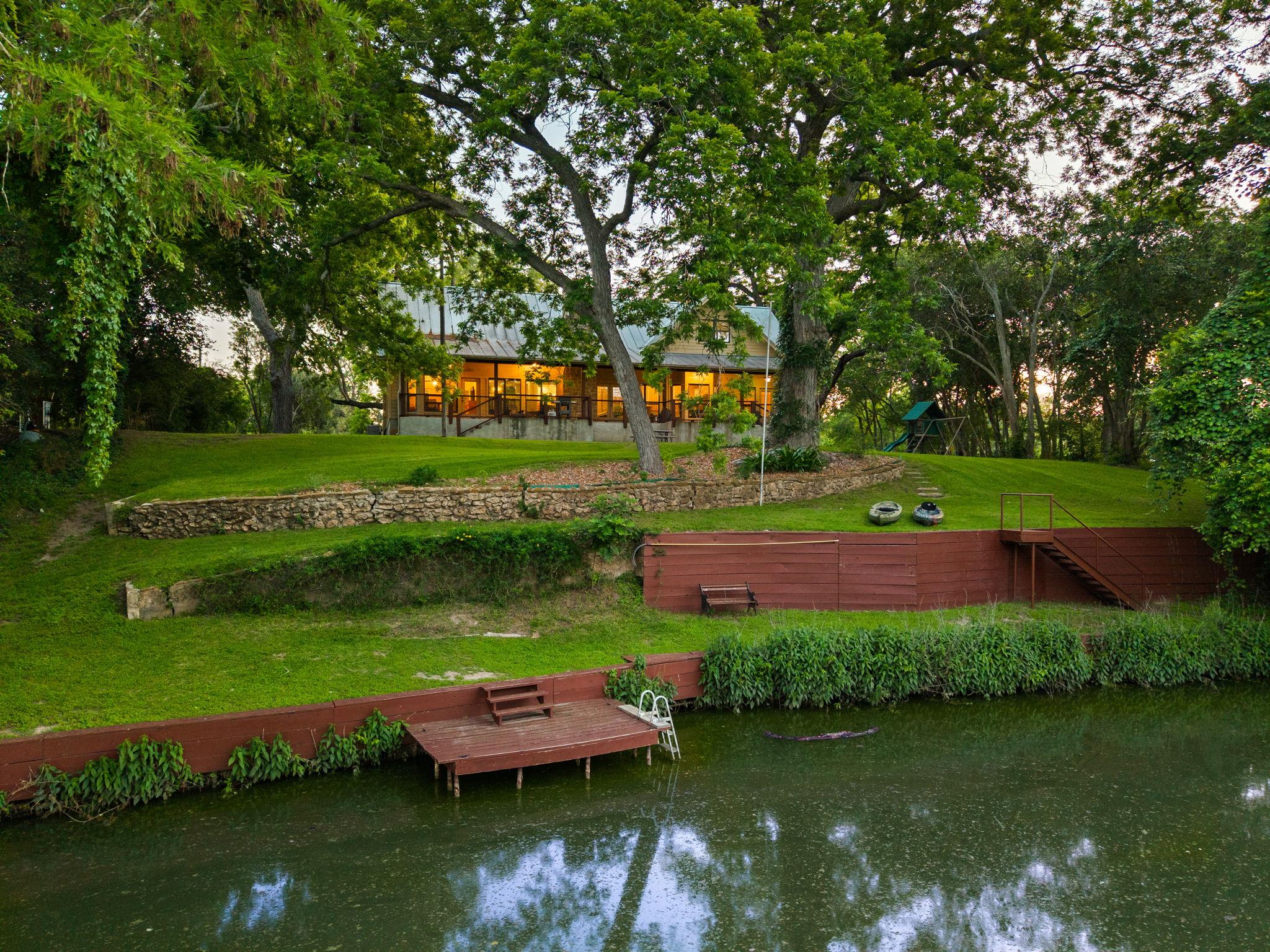 302 Guadalupe River DR — photo 4