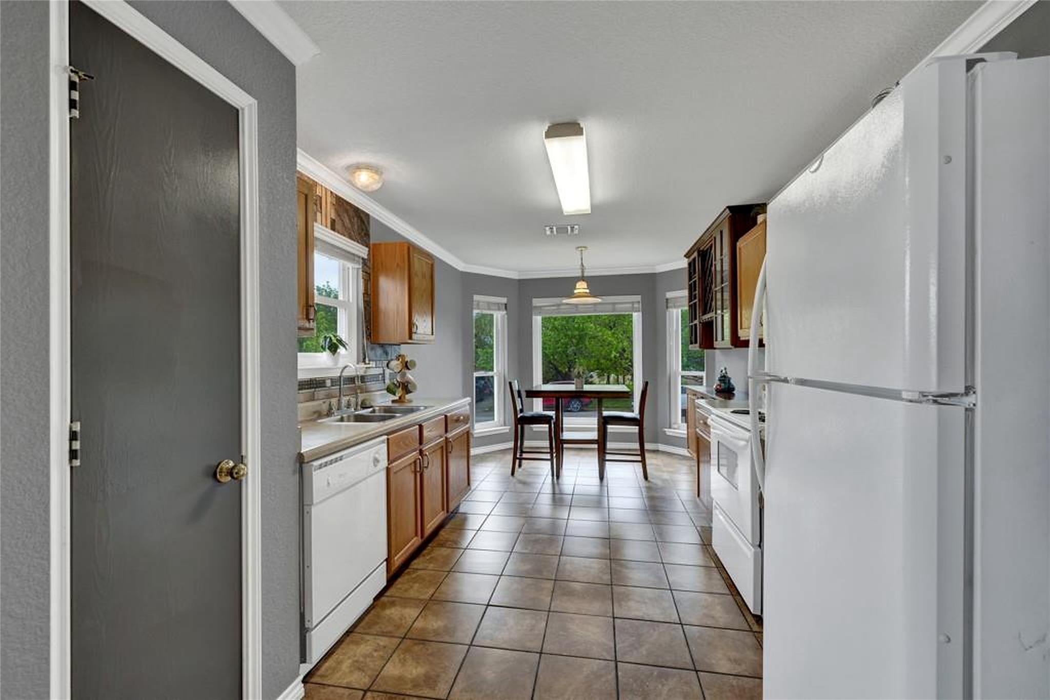 1124 Lago Vista ST — photo 4