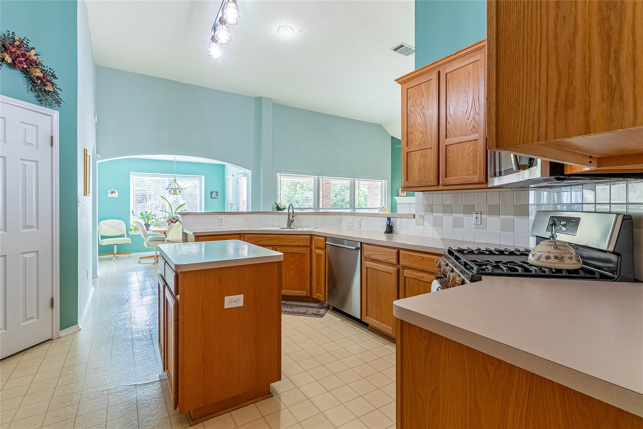 1106 Willow Creek DR — photo 5