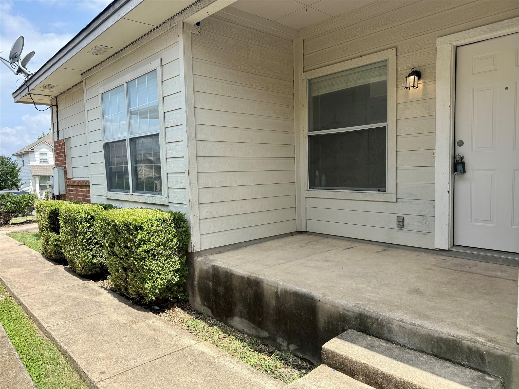 2817 Southampton WAY #B — photo 3