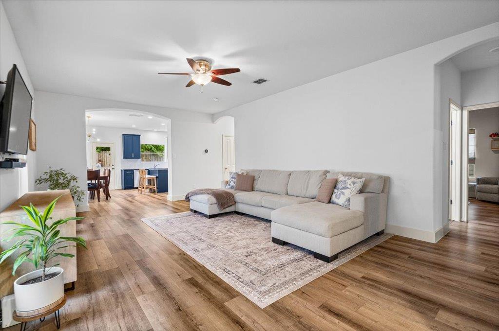 1109 Zacharys WAY — photo 3