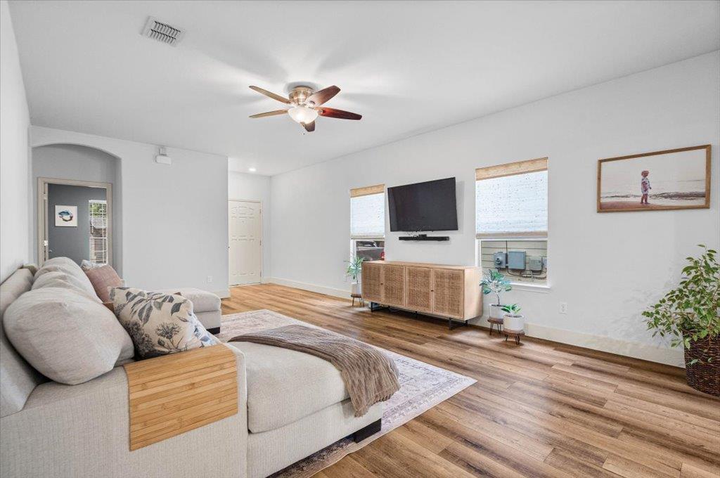 1109 Zacharys WAY — photo 4