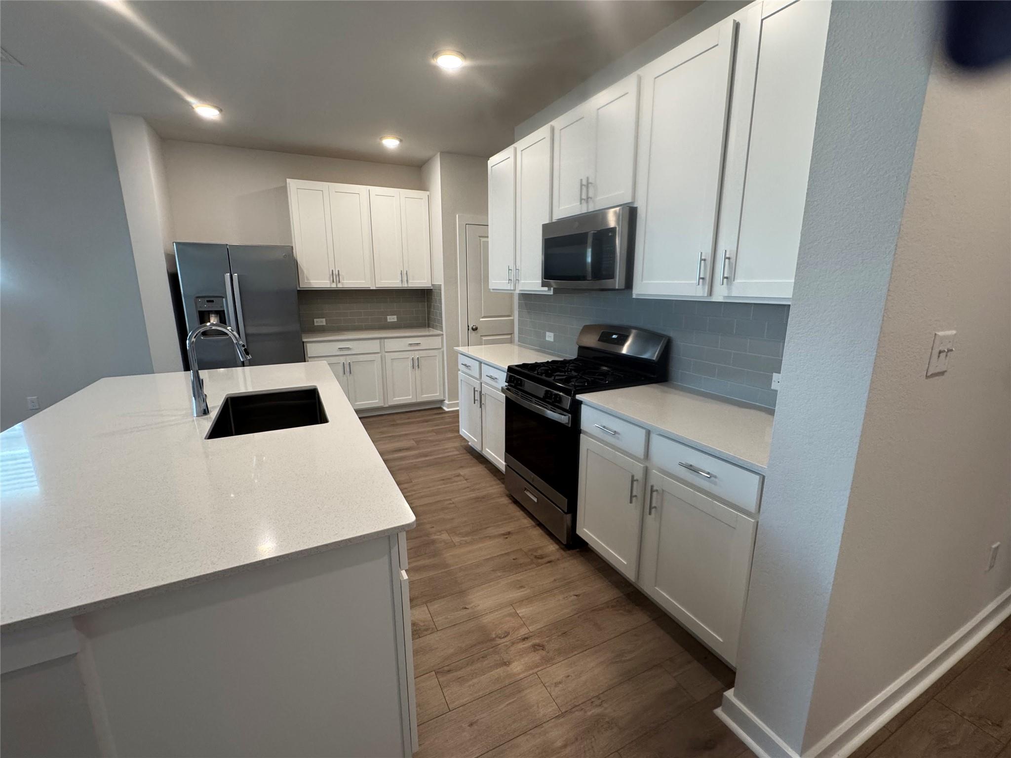 105 Sorghum DR — photo 3