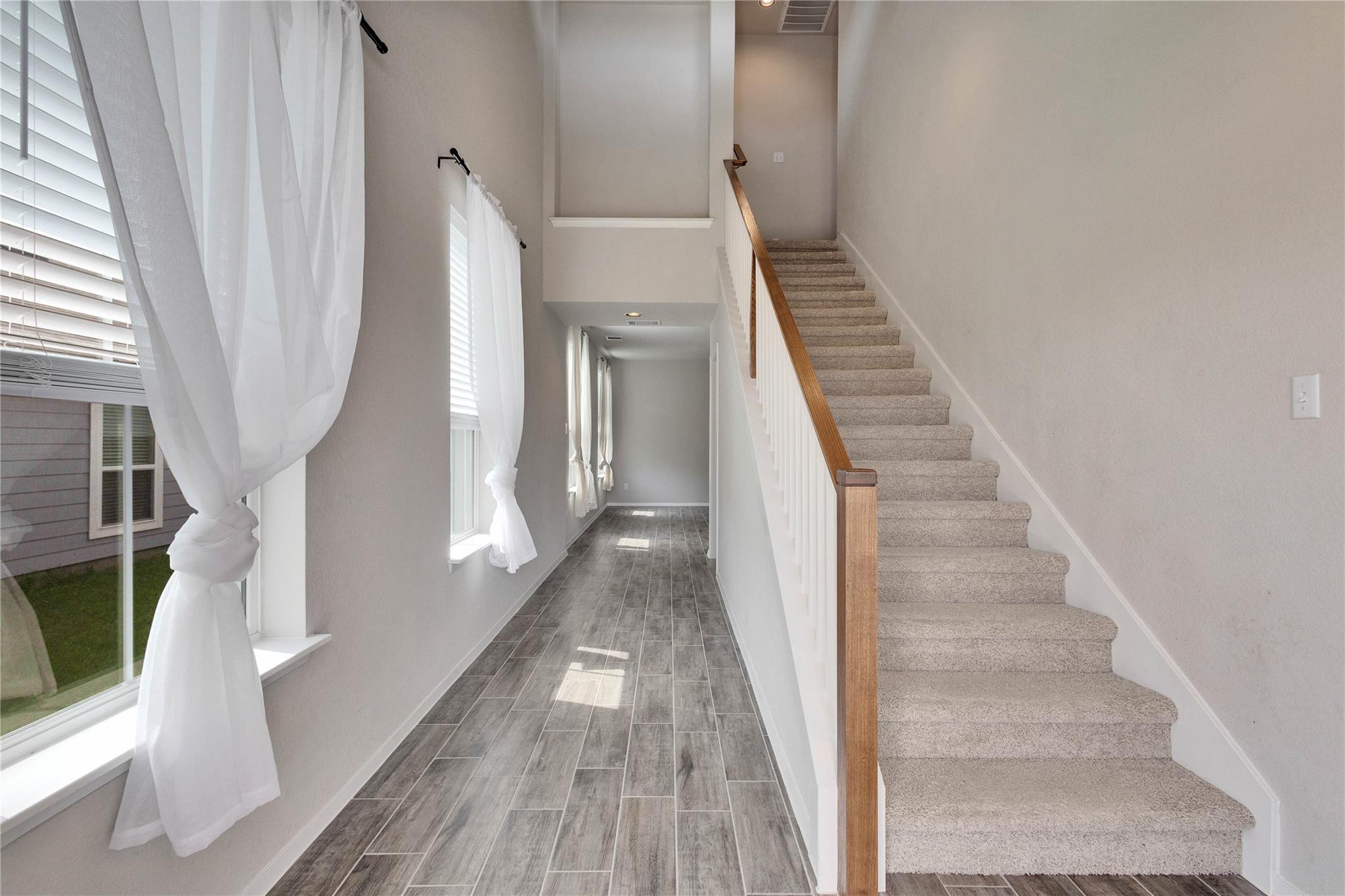 1105 Burin DR — photo 5