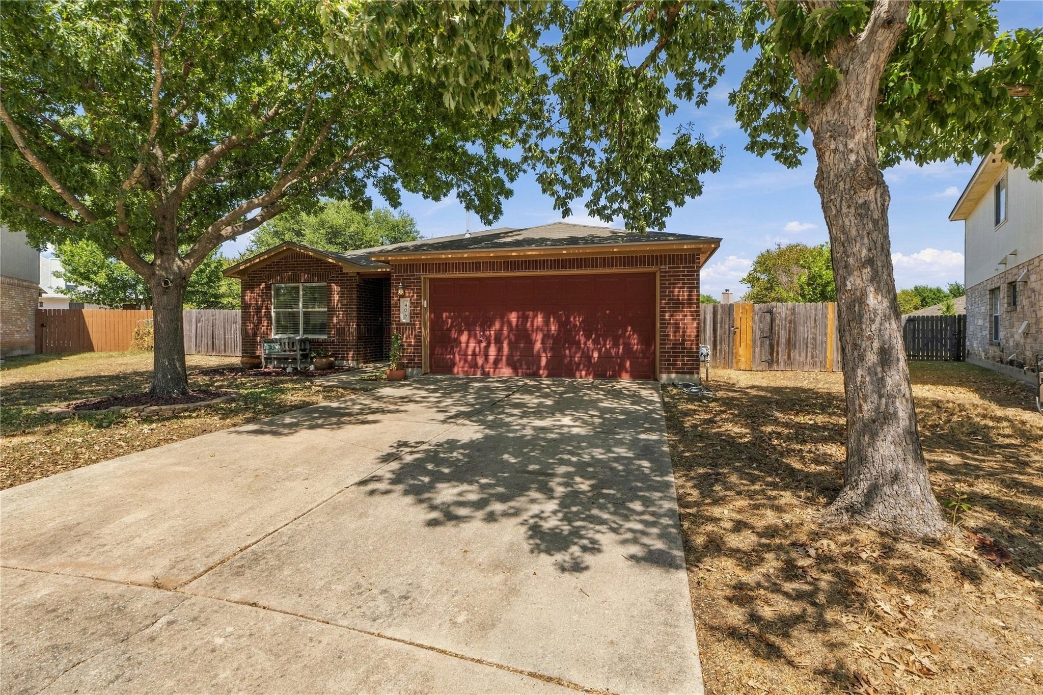 405 Fairfield LOOP — photo 3