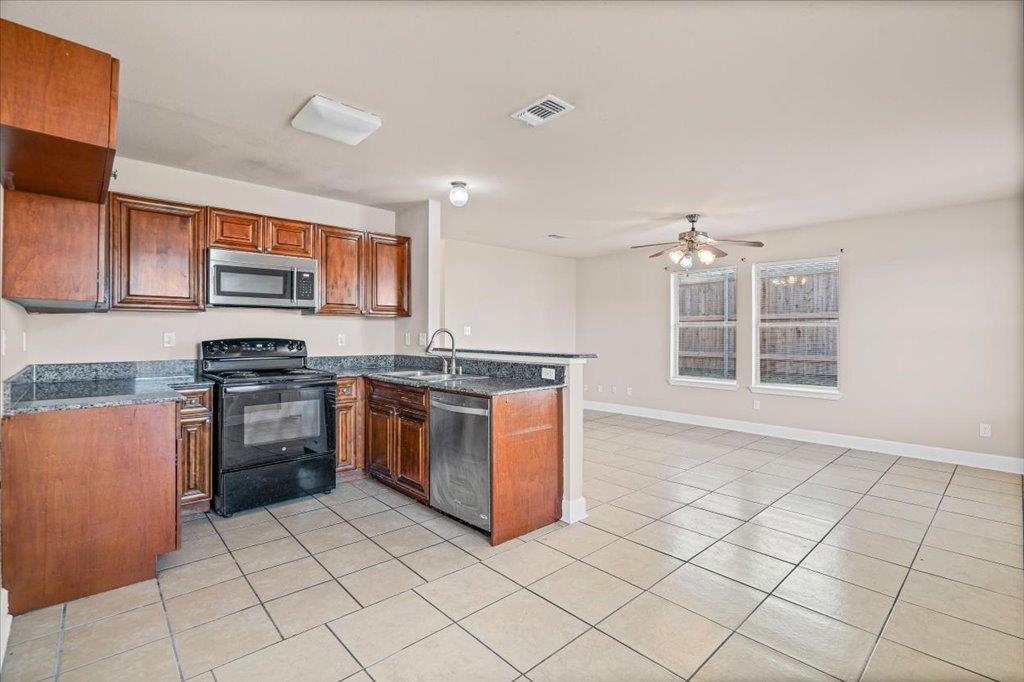 1503 Claremont CIR — photo 3