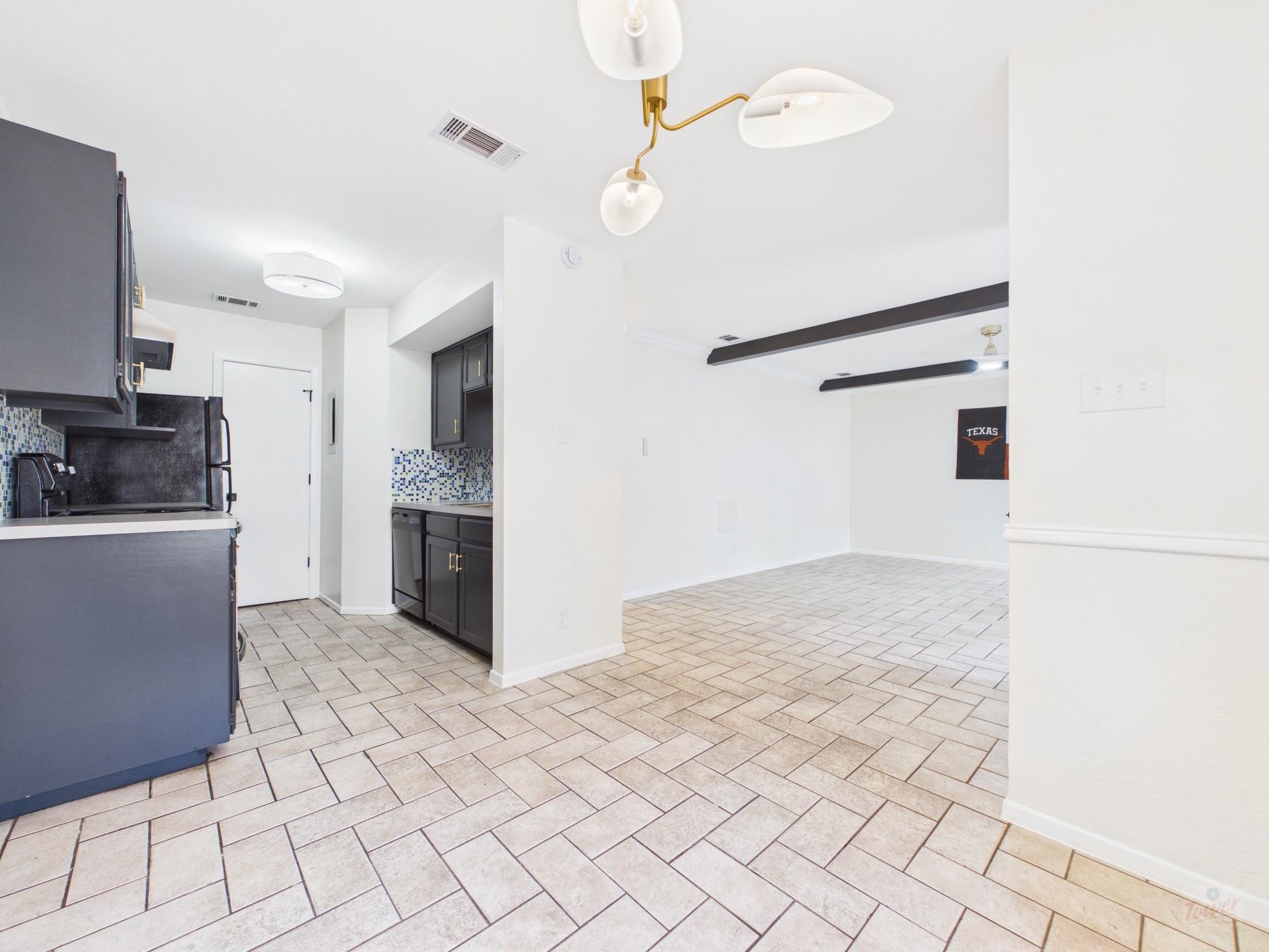 2907 Pearl ST #102 — photo 4