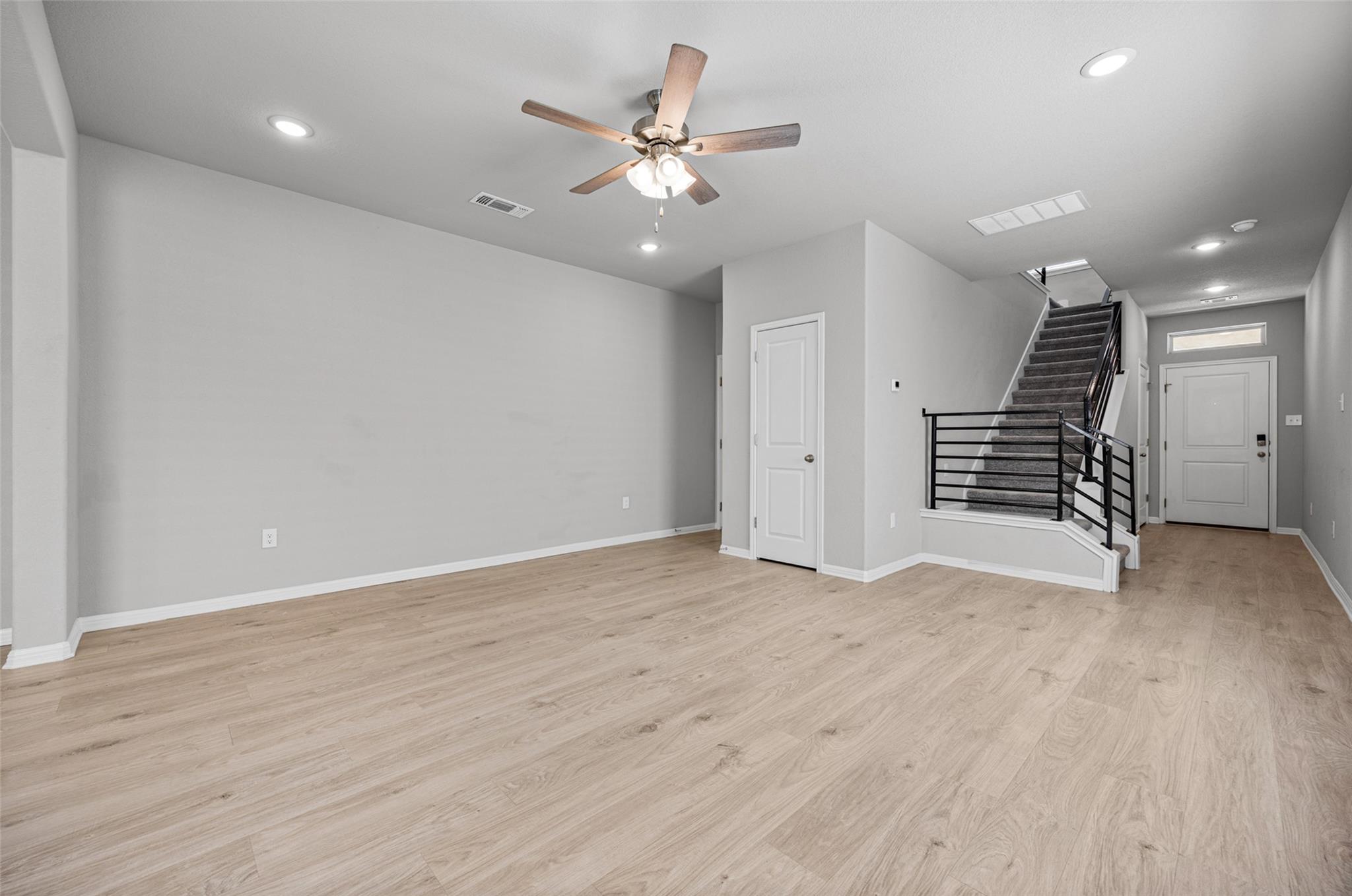 142 Goosewinged DR — photo 5