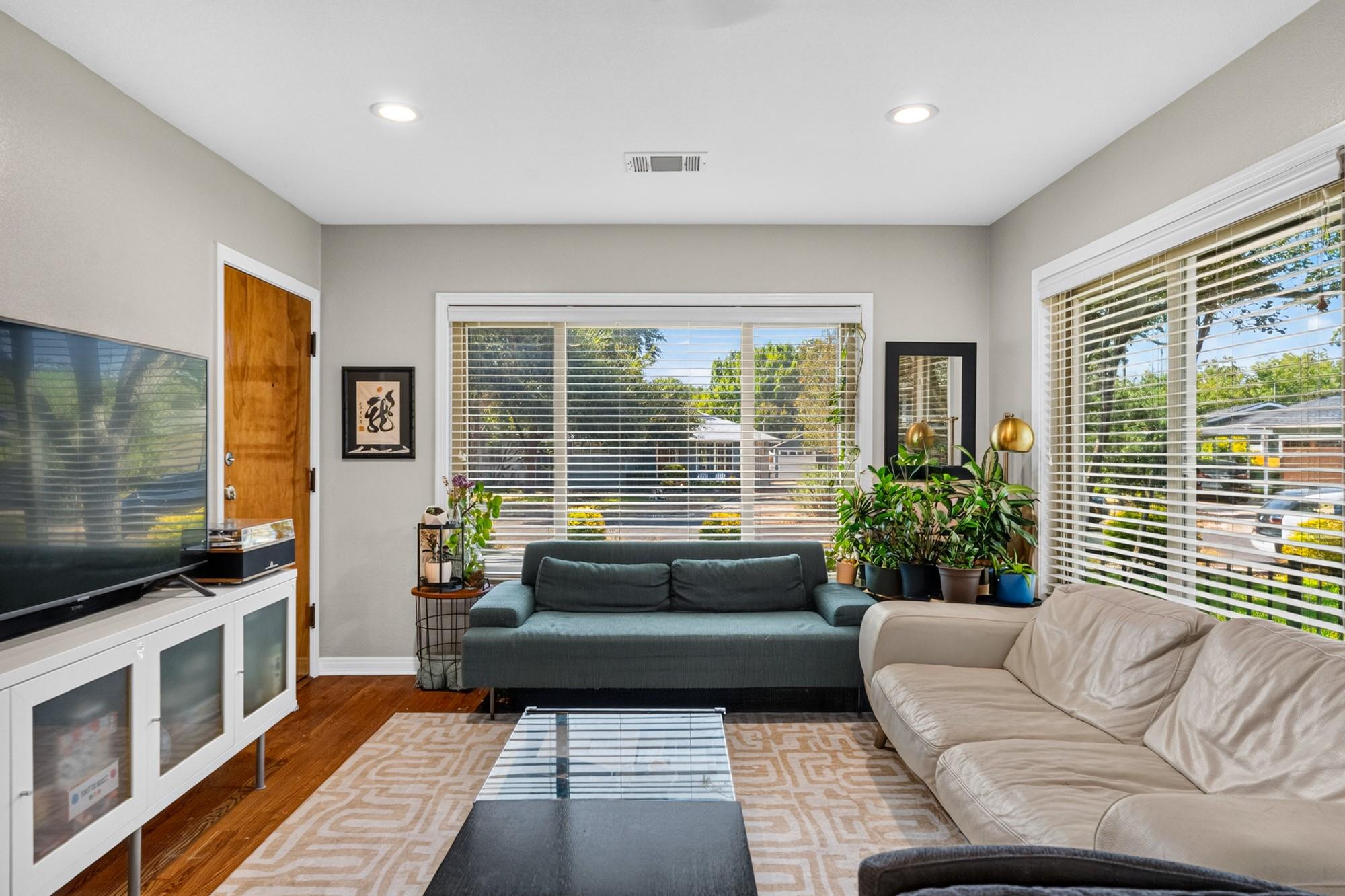 1200 Aggie LN — photo 3