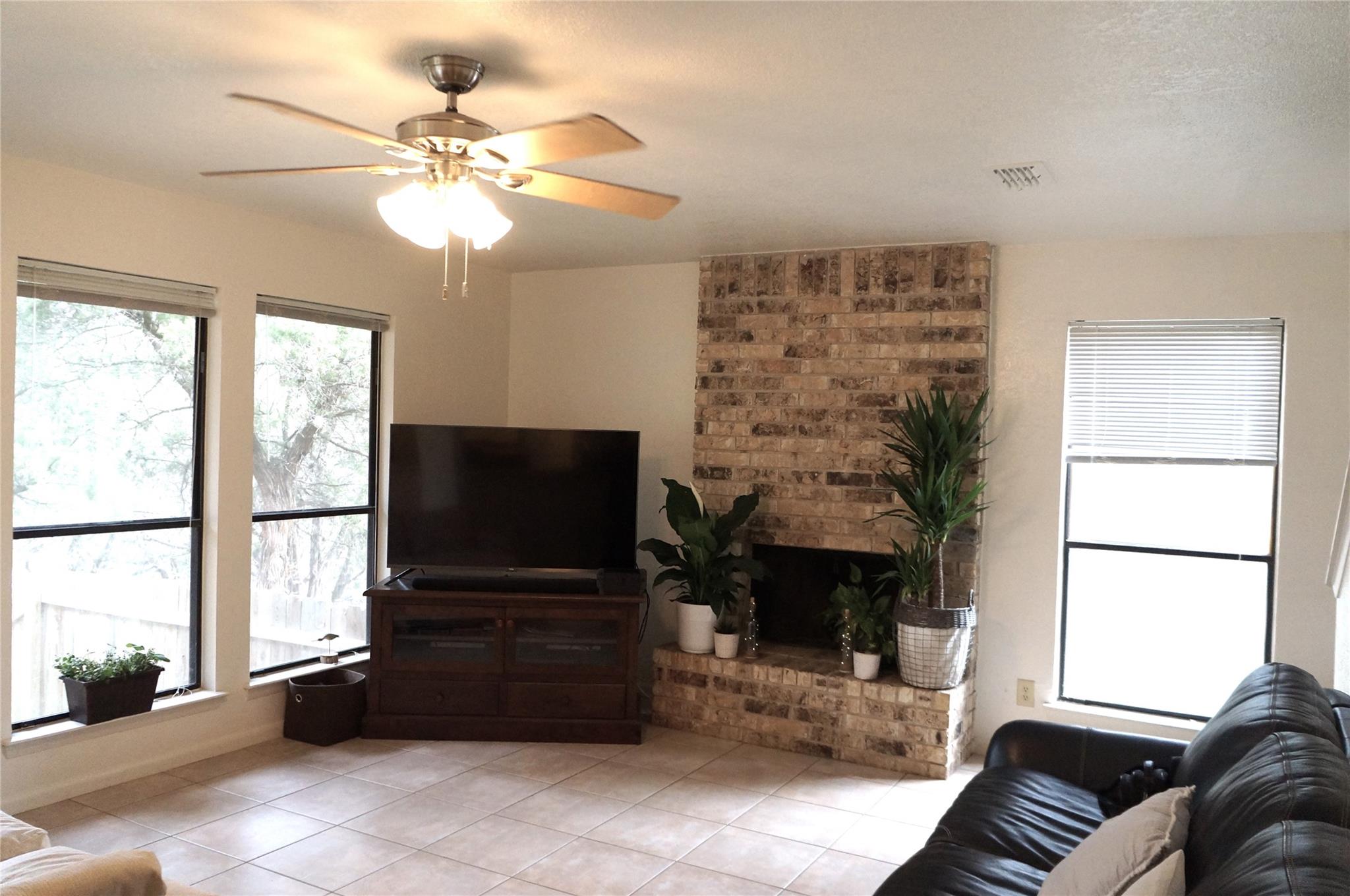 4904 Smokey VLY #B — photo 3