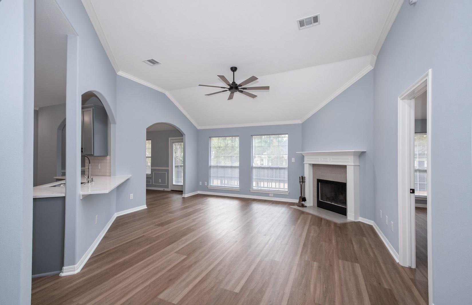 29000 COLONIAL DR — photo 5