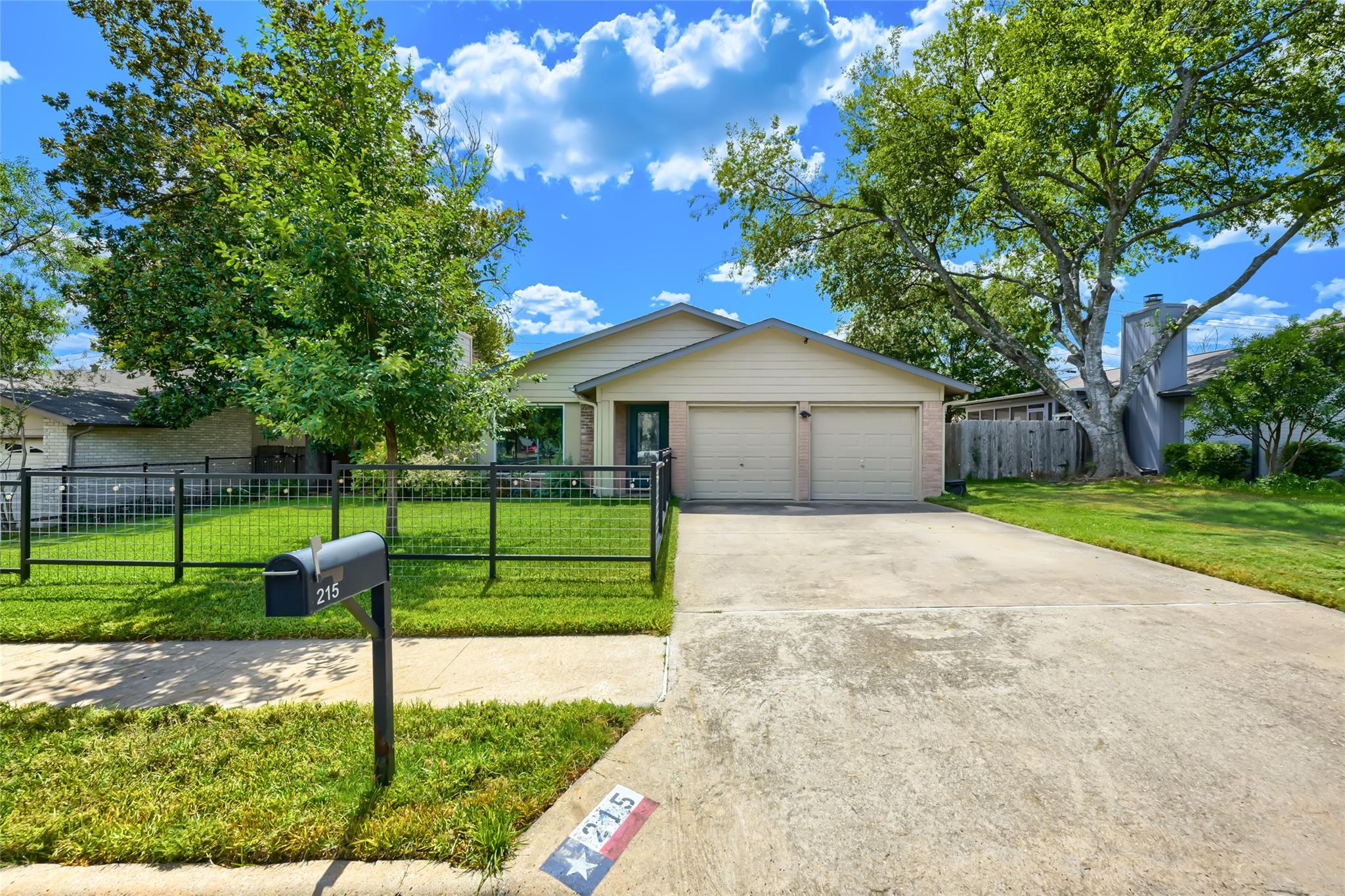 215 Cloudview DR