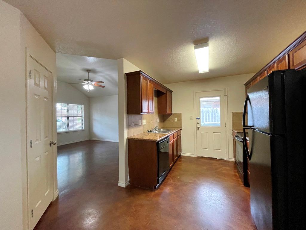 207 Andy LN #B — photo 3