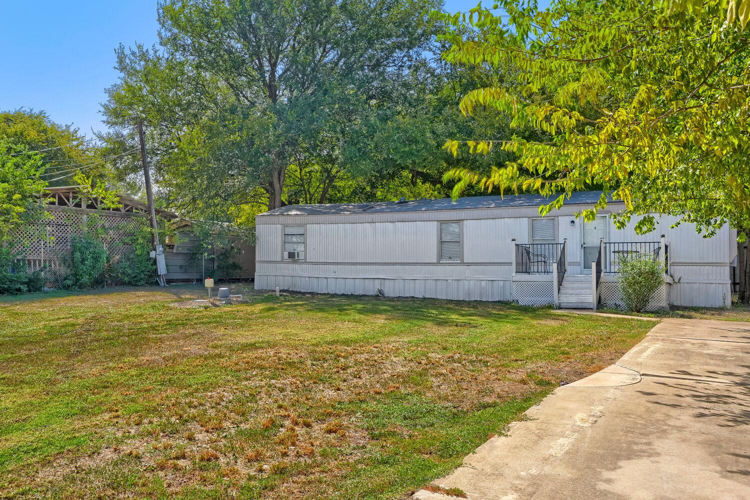 208 Circle DR — photo 3