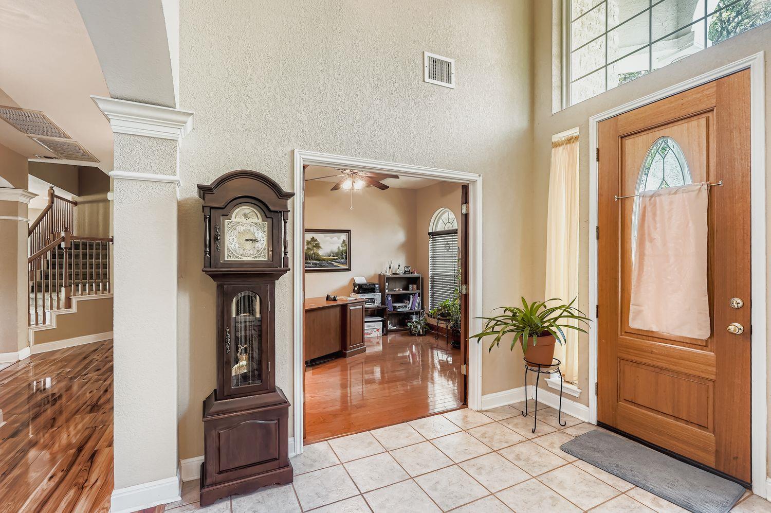 900 Wayside DR — photo 3