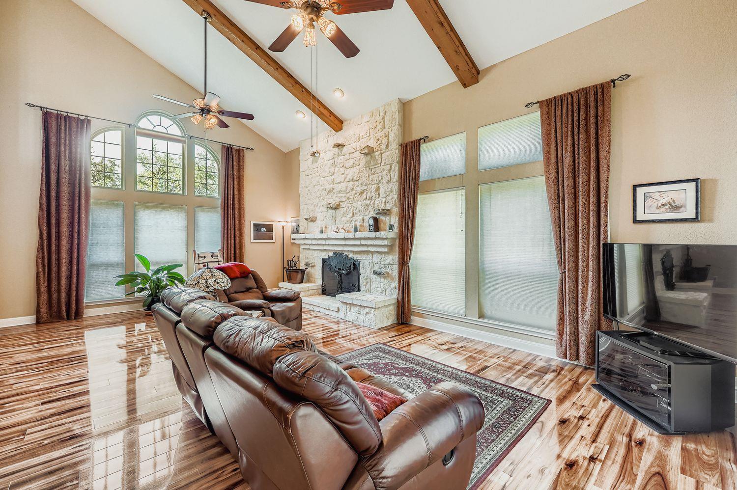 900 Wayside DR — photo 4
