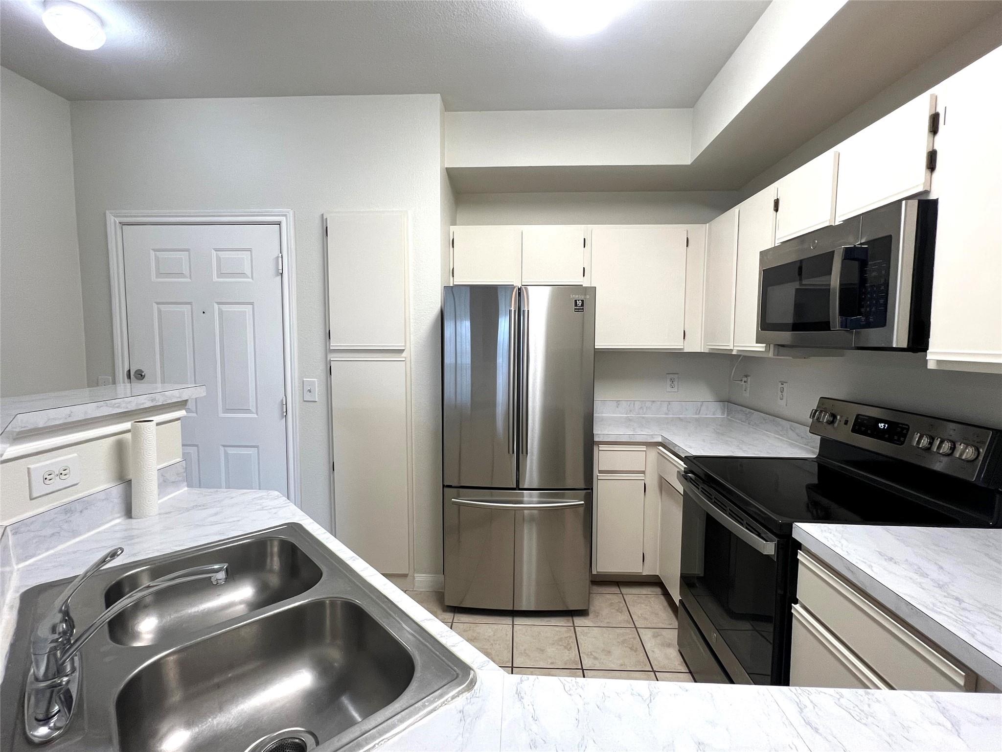 2320 Gracy Farms LN #1231 — photo 4