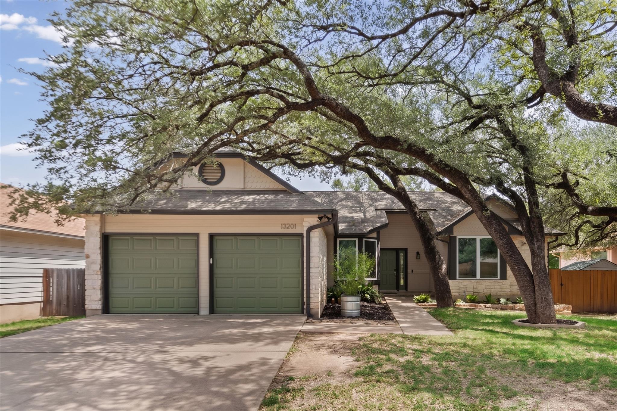13201 Briar Hollow DR
