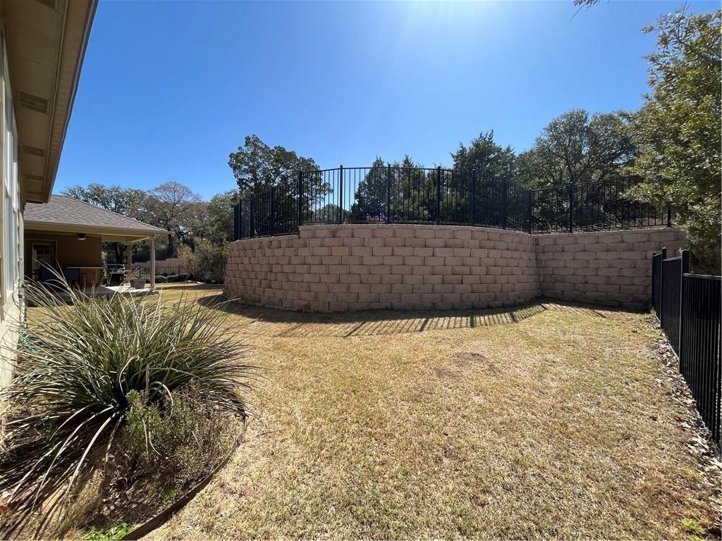 211 Hobby ST — photo 3
