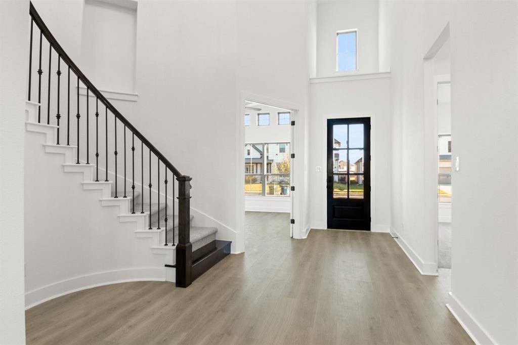 373 Hollister DR — photo 5