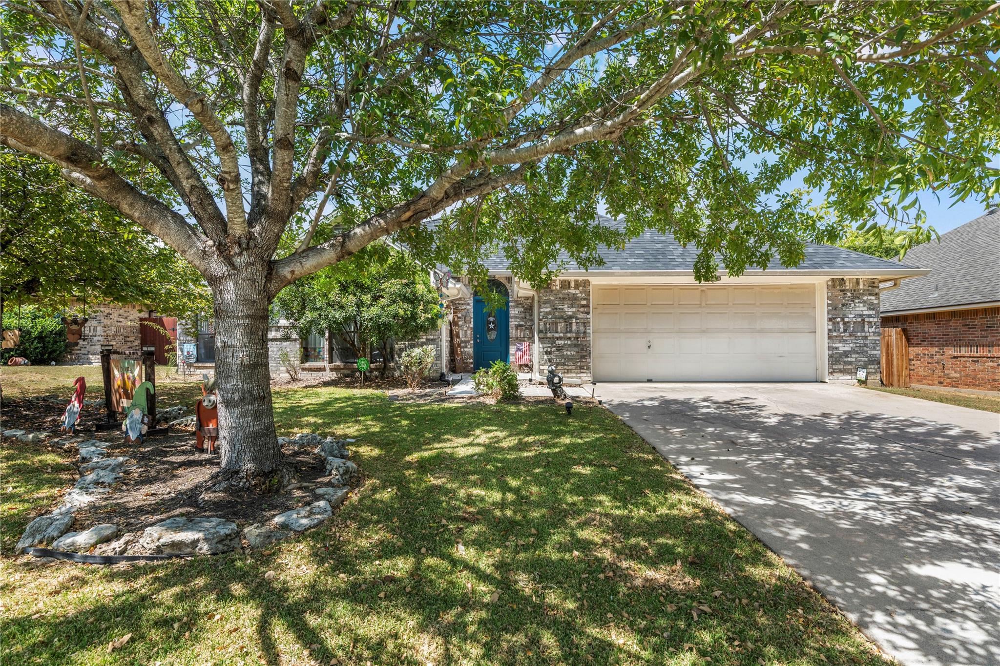 600 Silver Creek DR — photo 3