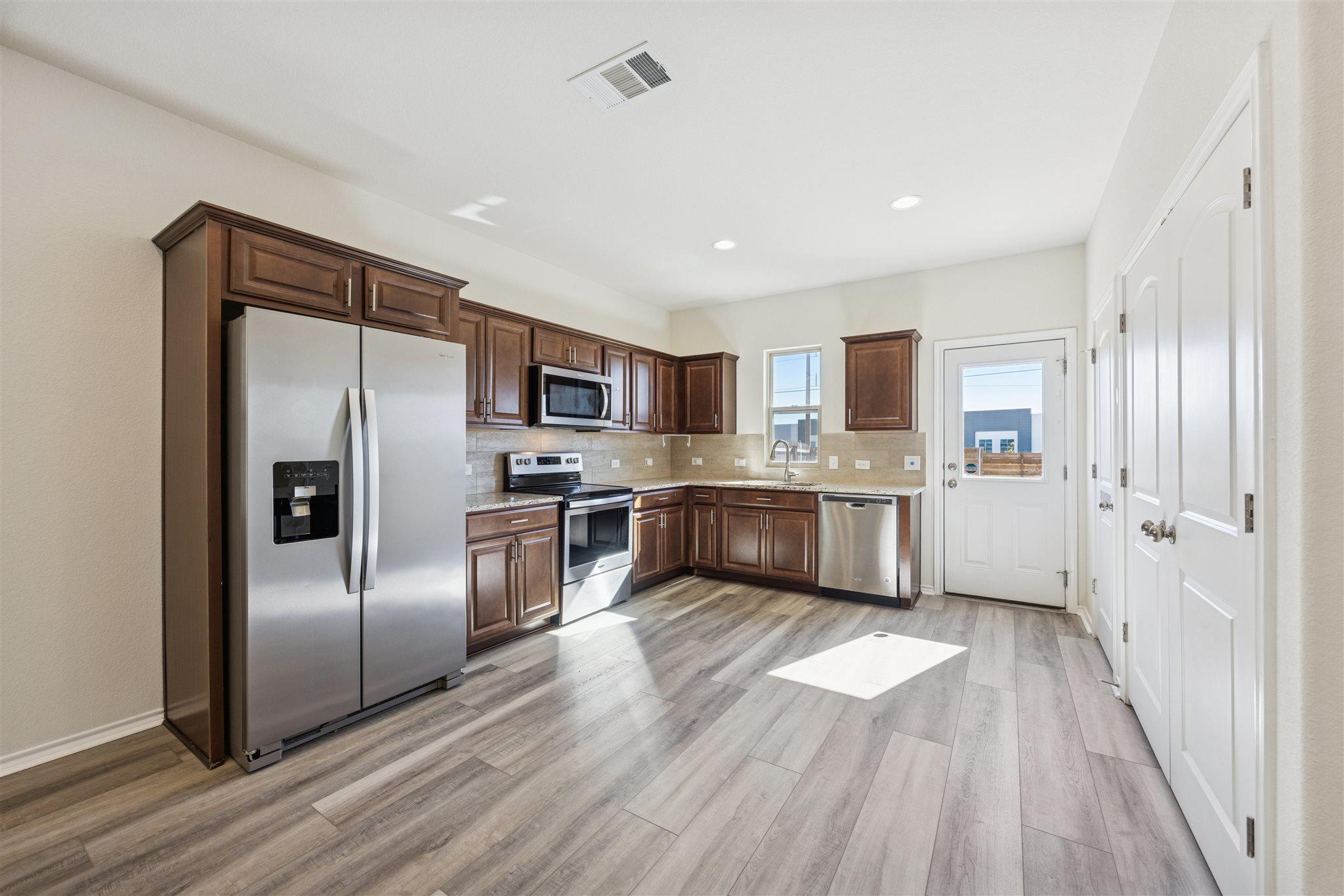 6401 Graymont DR — photo 3