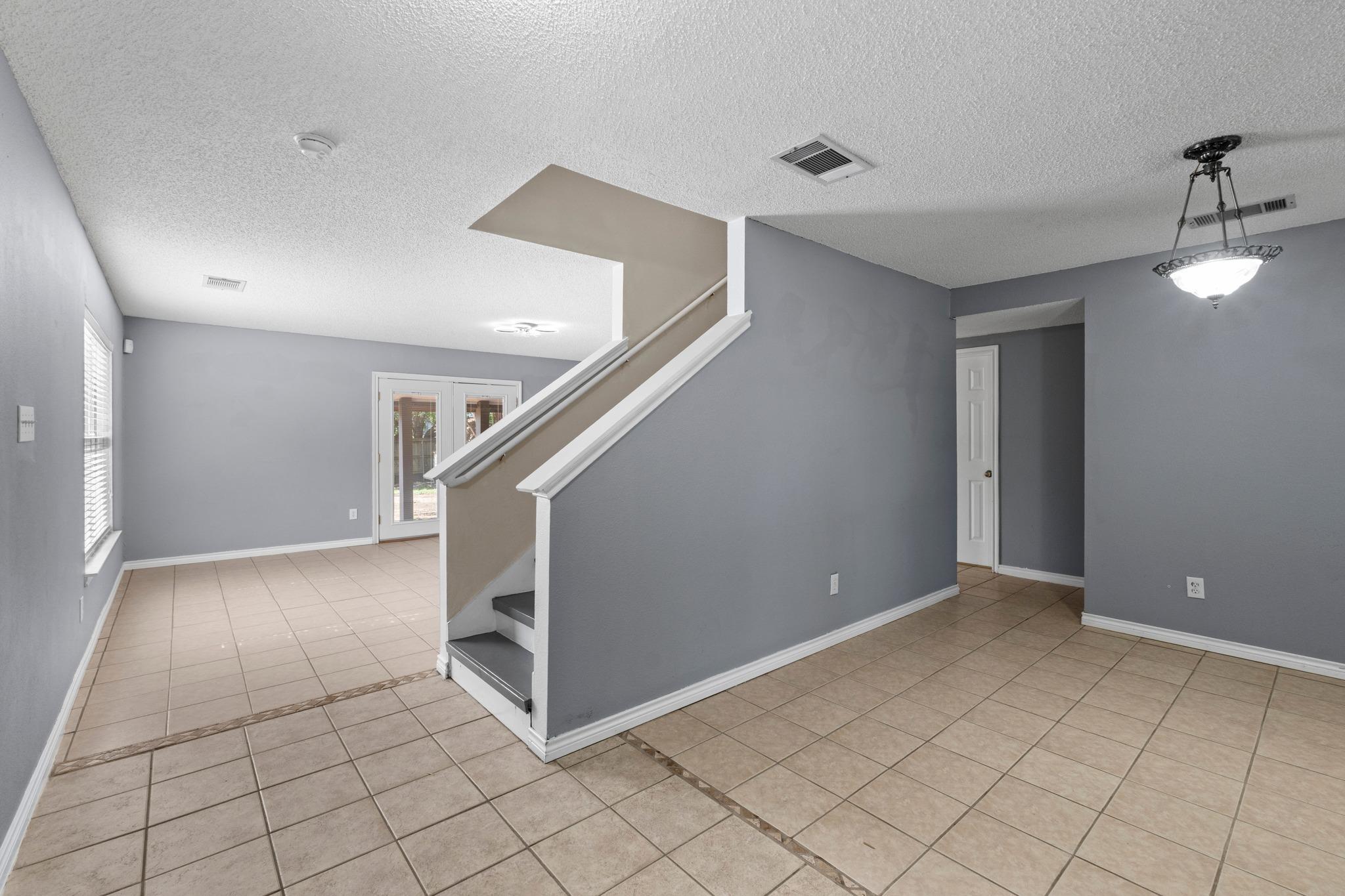 1704 Matagorda DR — photo 3