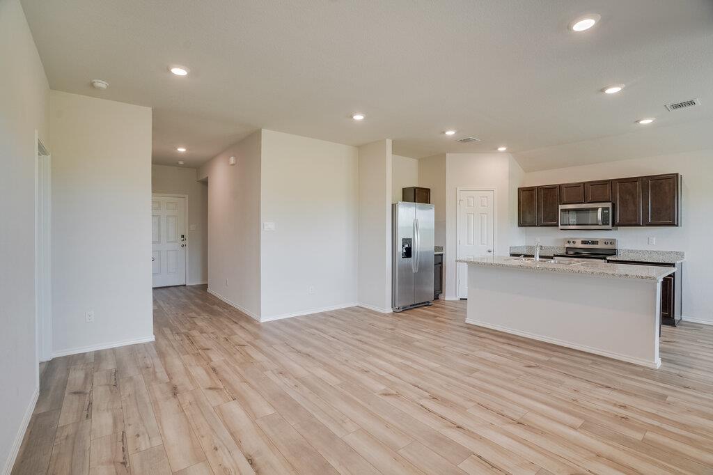 521 Anconia CT — photo 3