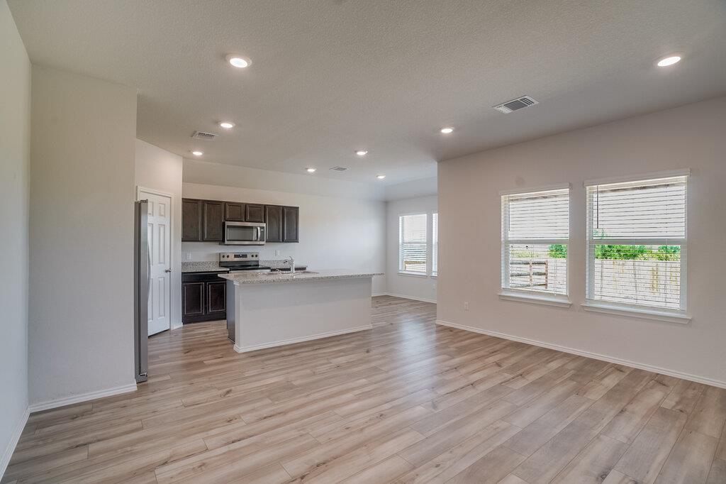 521 Anconia CT — photo 4