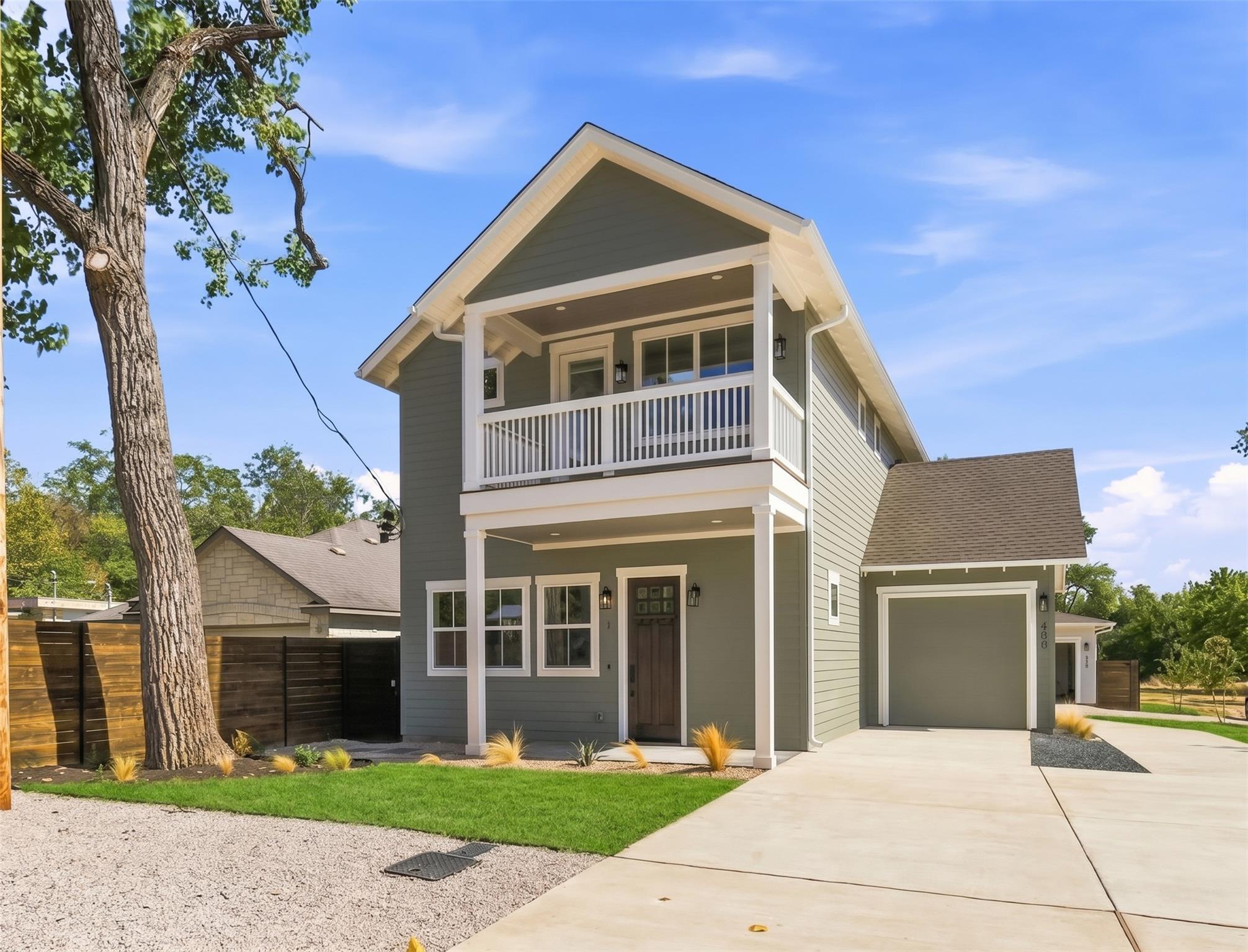 300 Mockingbird LN