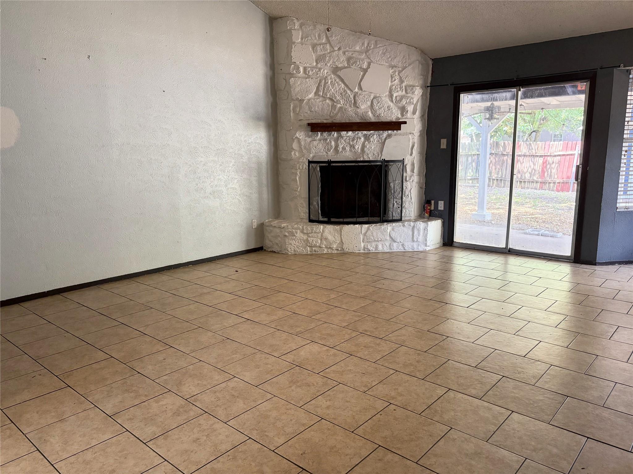 5000 Fontenay DR — photo 3
