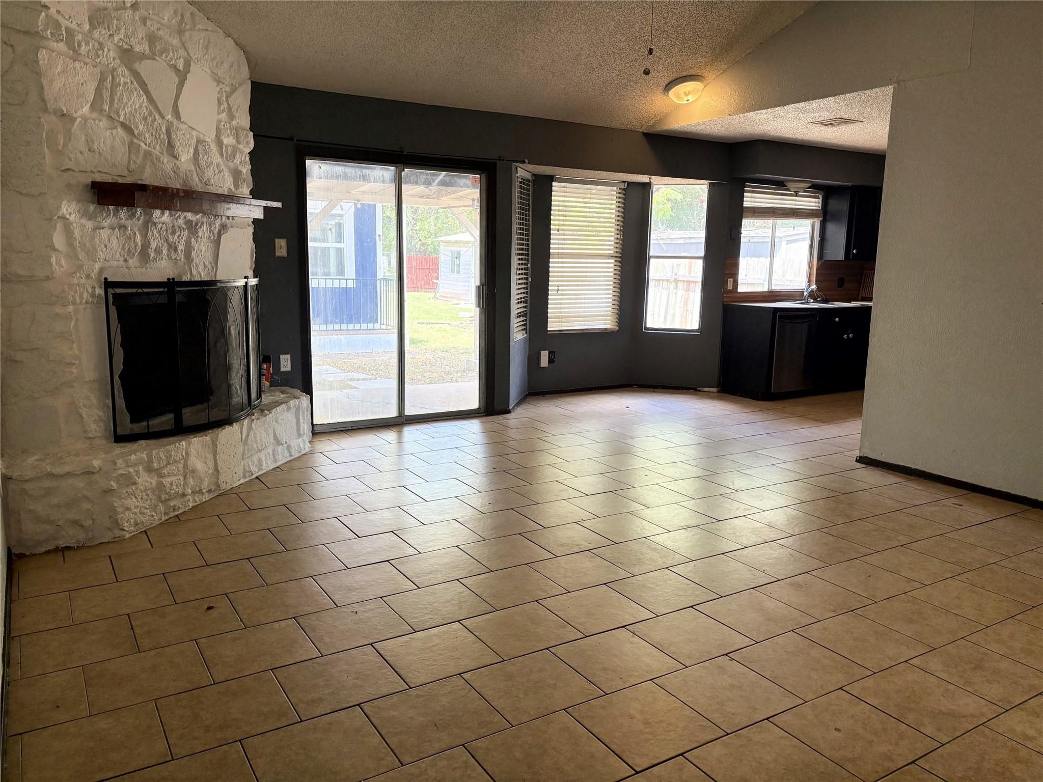 5000 Fontenay DR — photo 4