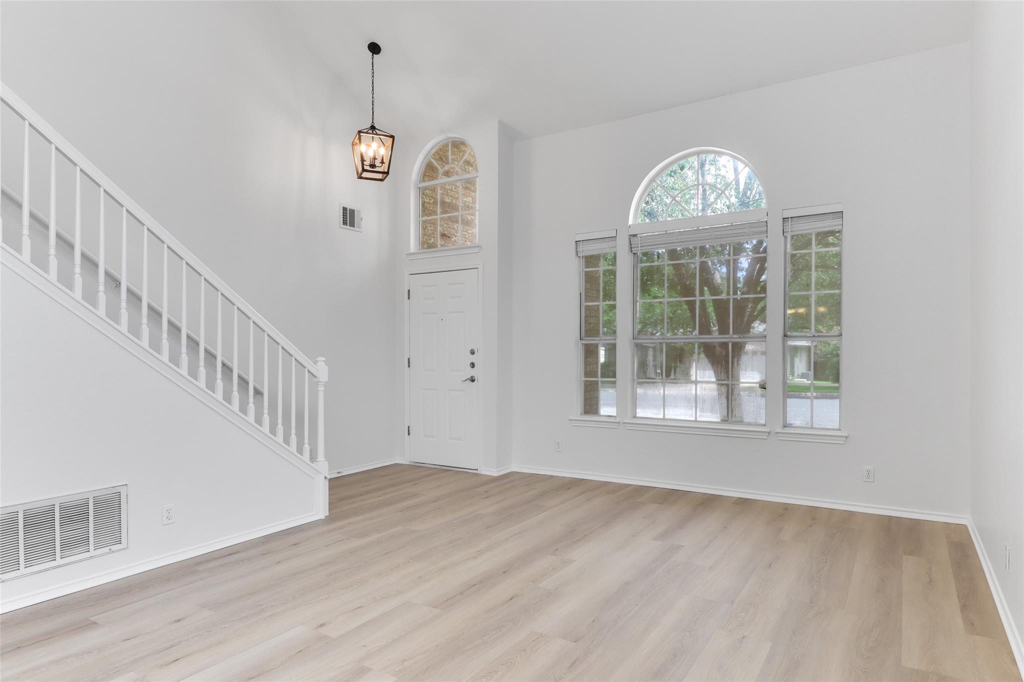 16816 Dorman DR — photo 5