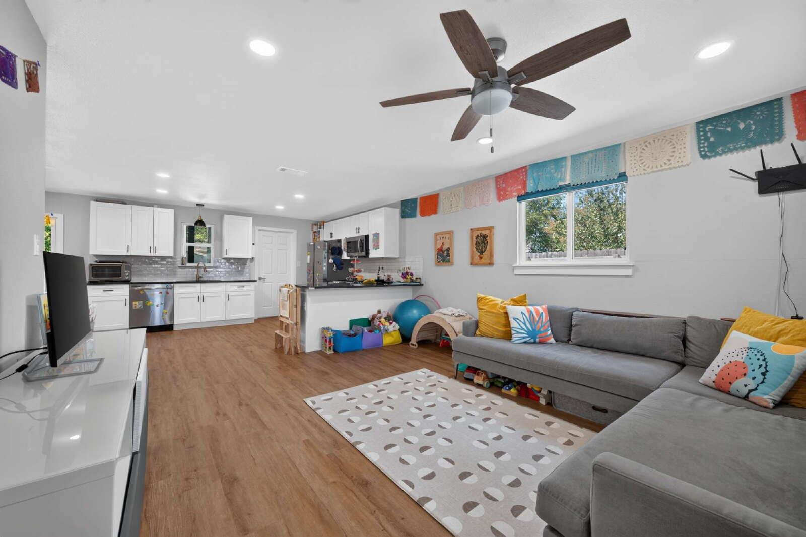 6021 Bluebell CIR — photo 4