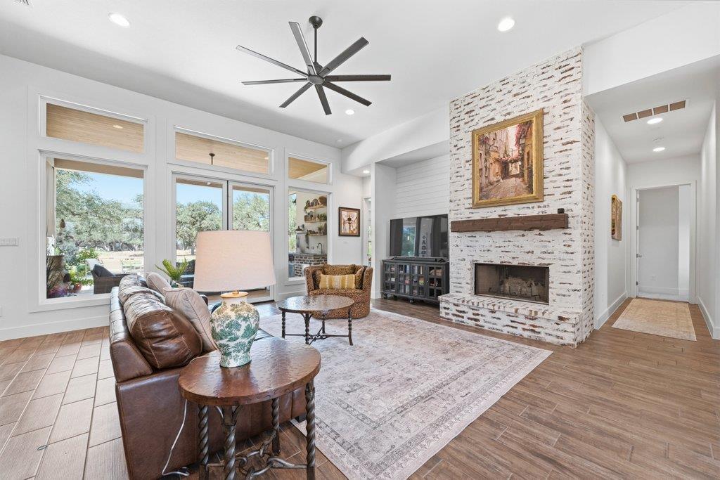 224 Berrywood LN — photo 4