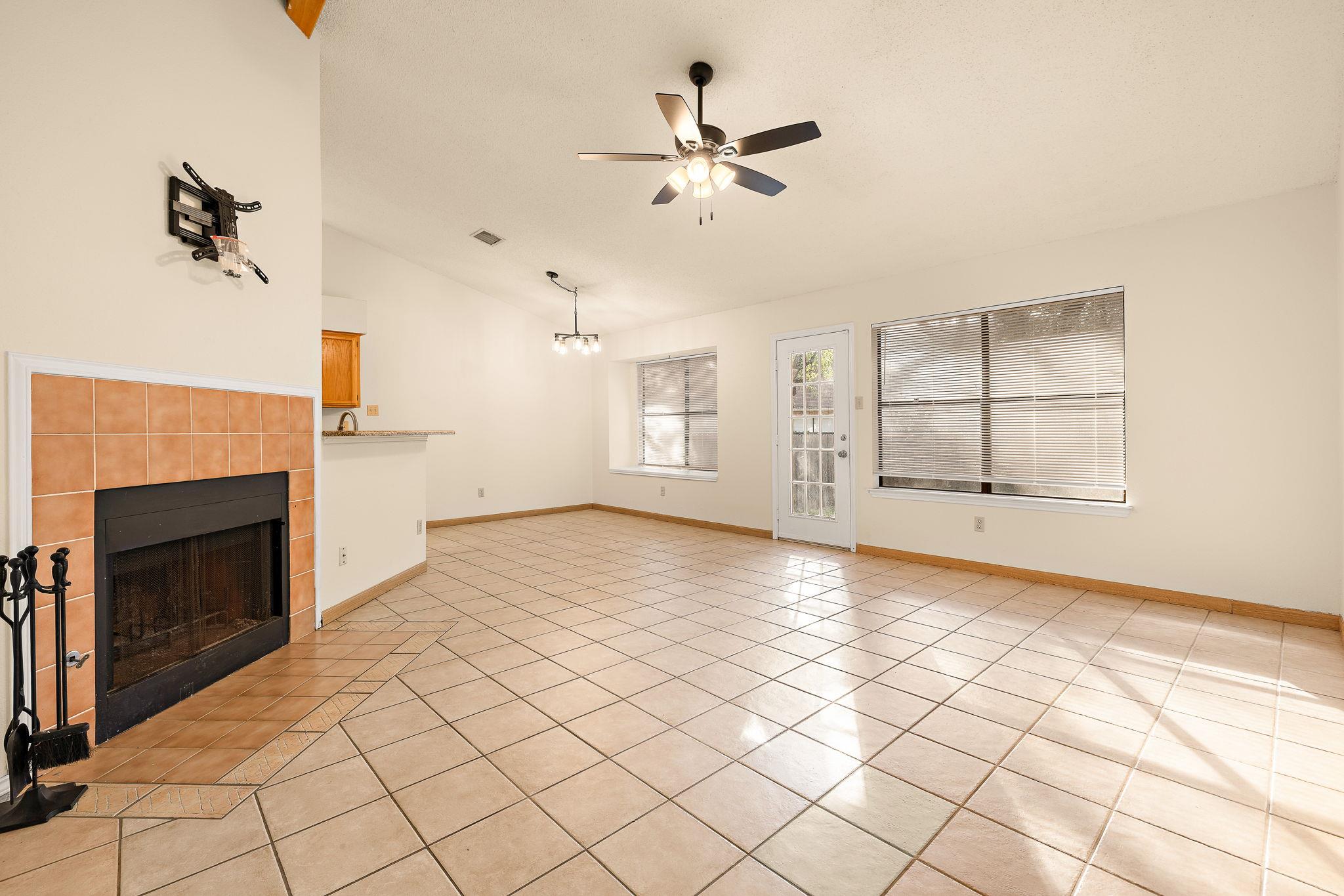 1604 Texas Oak WAY — photo 3