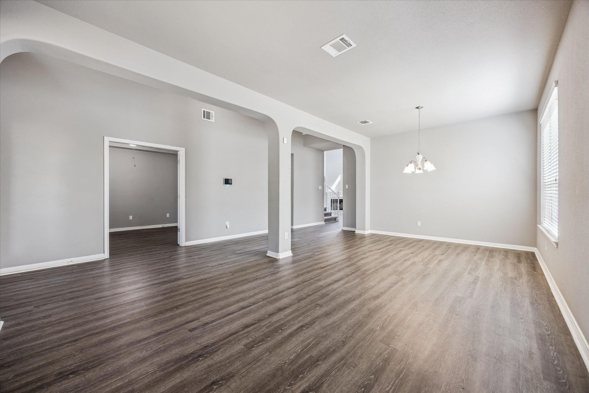 701 Crestwood LN — photo 3