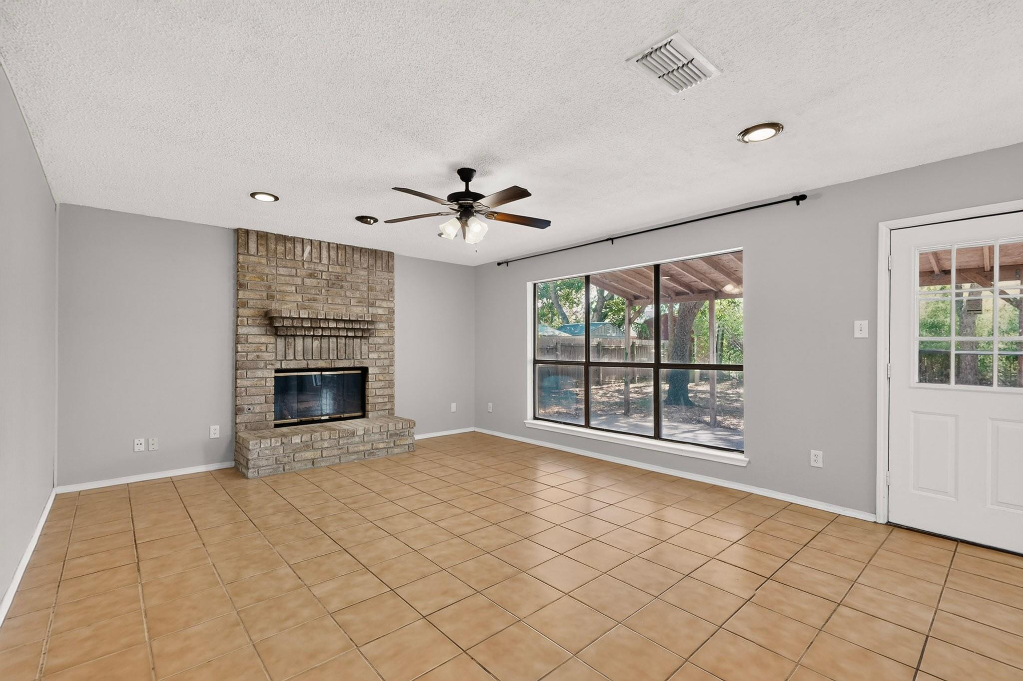 1219 Bell Rock CIR — photo 3