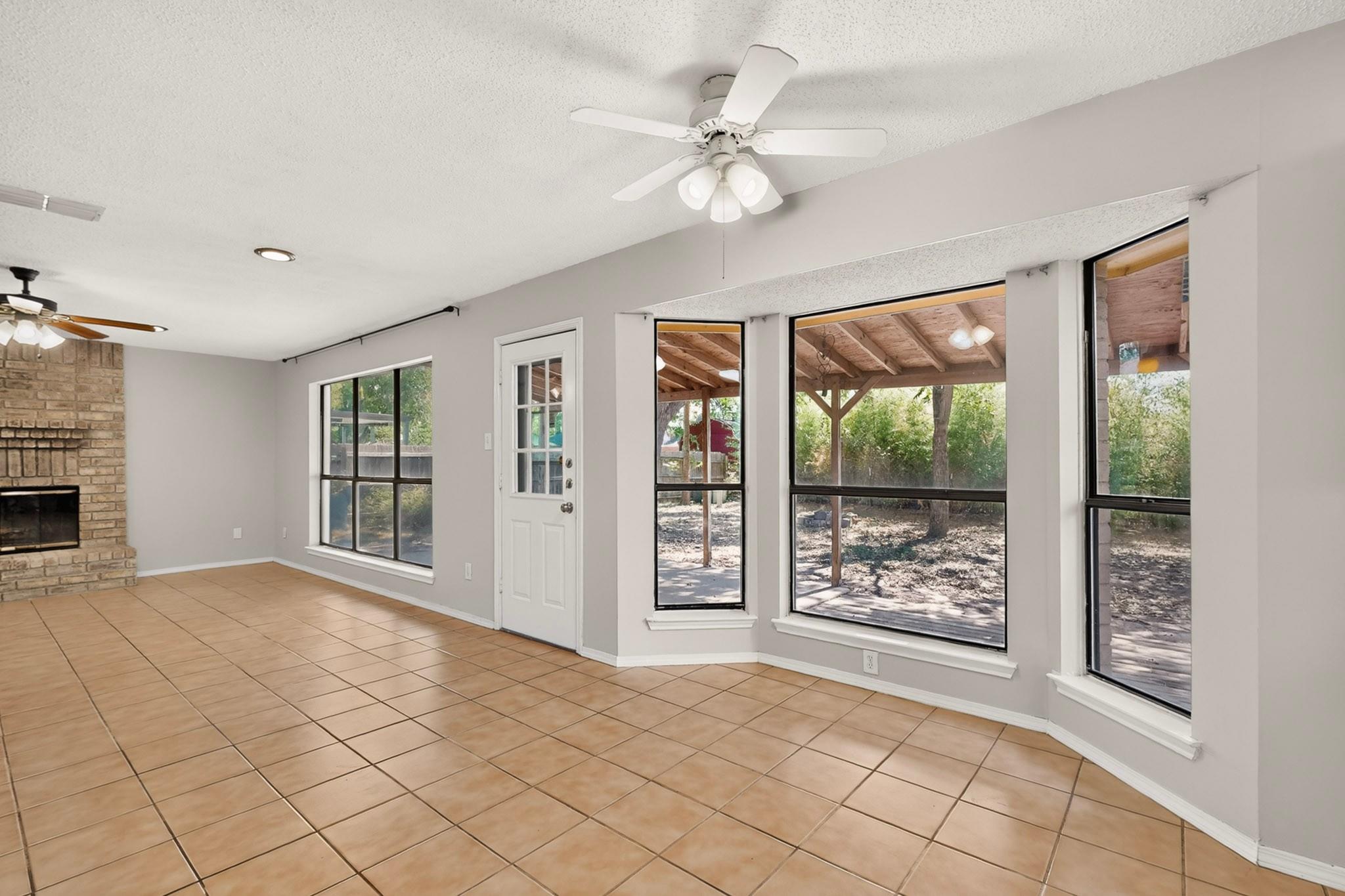 1219 Bell Rock CIR — photo 4