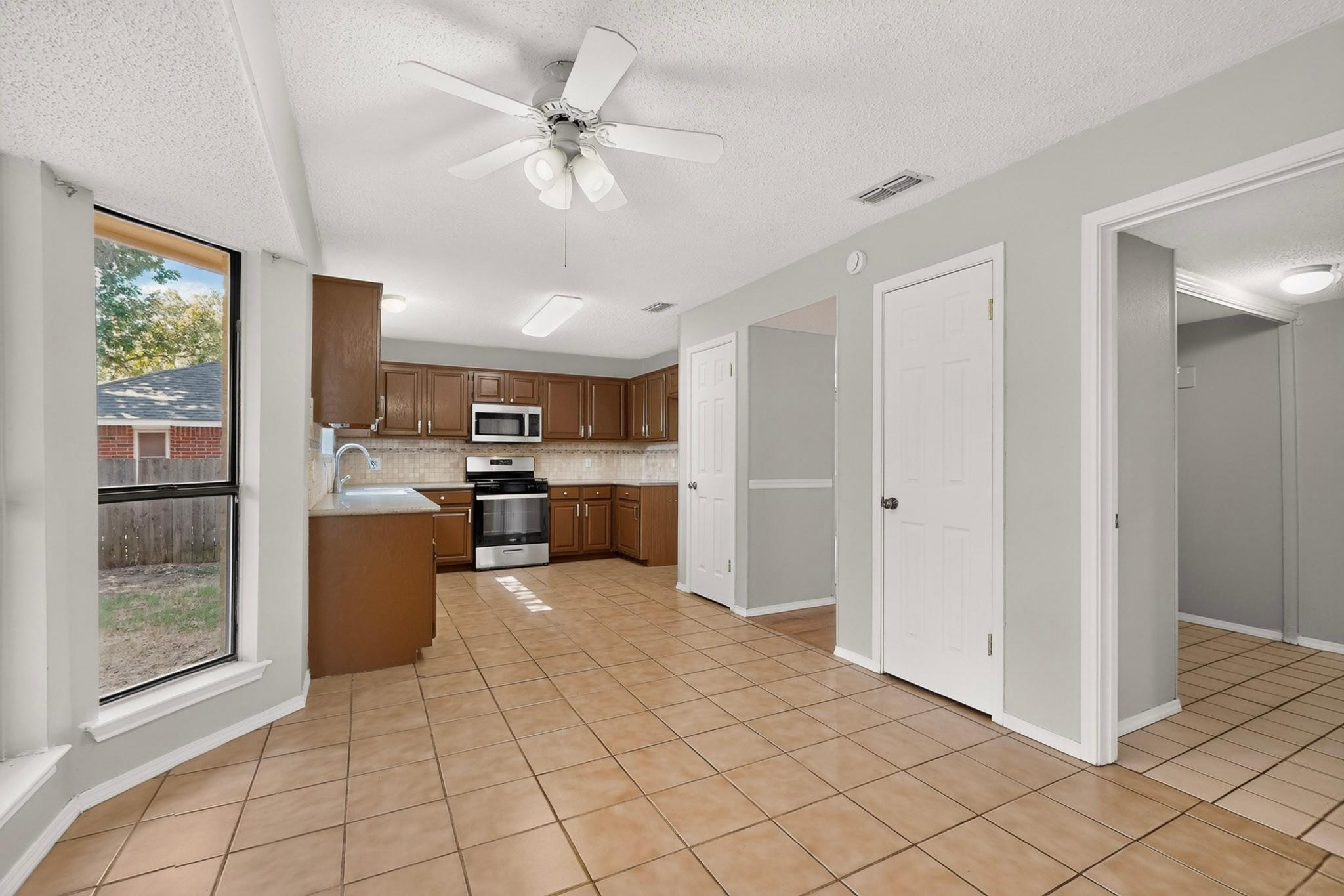 1219 Bell Rock CIR — photo 5