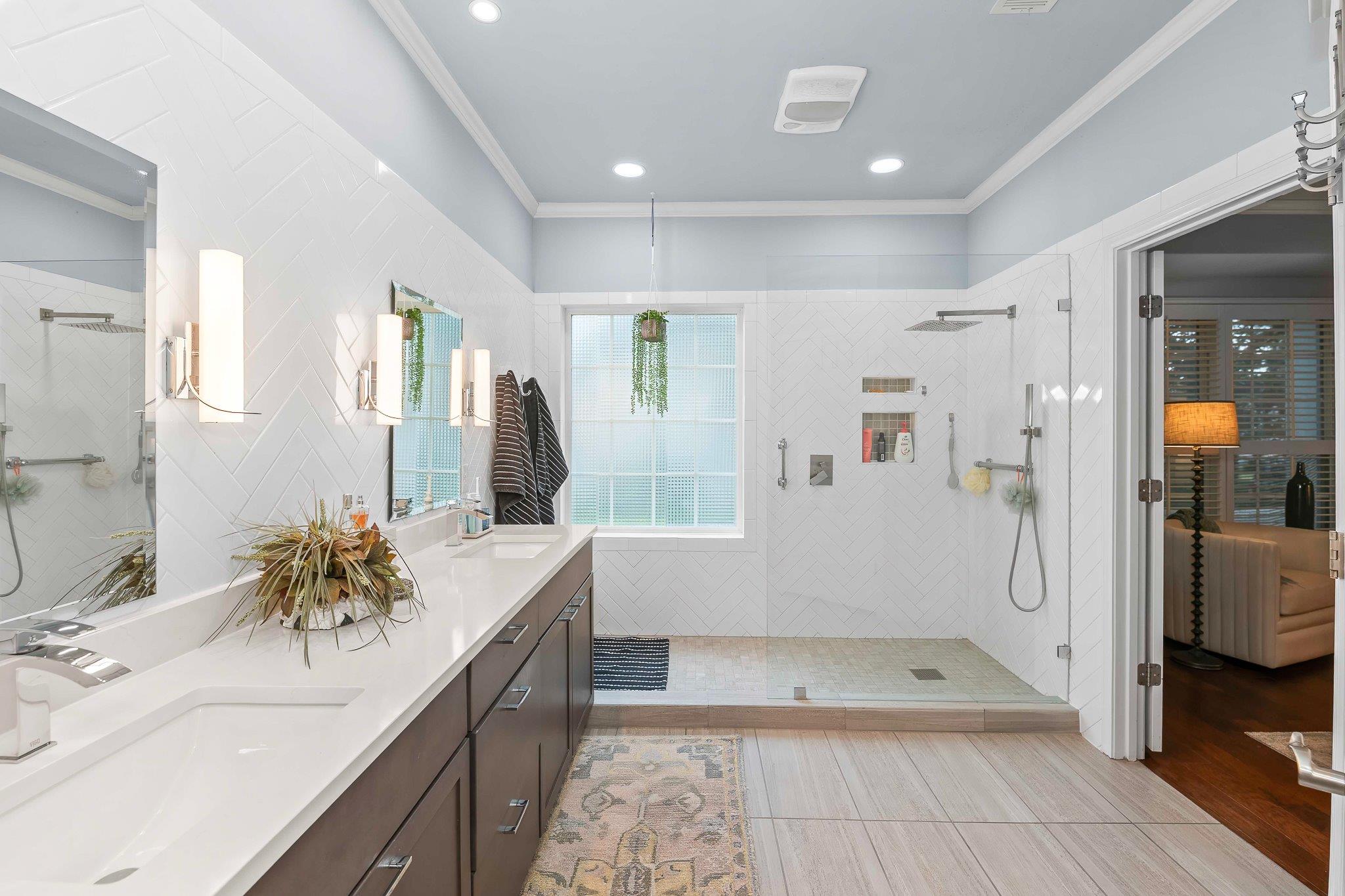 100 Klondike DR — photo 4