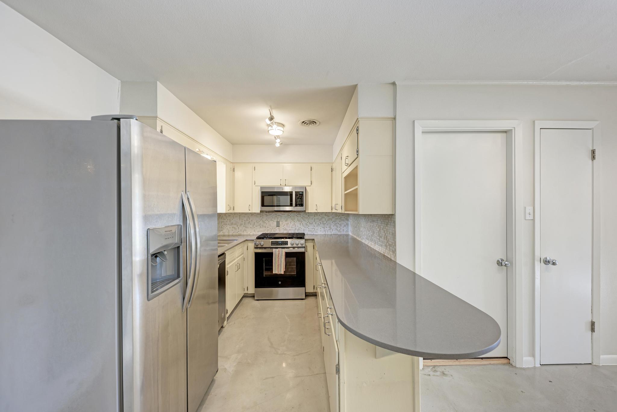 2508 East Side DR — photo 3