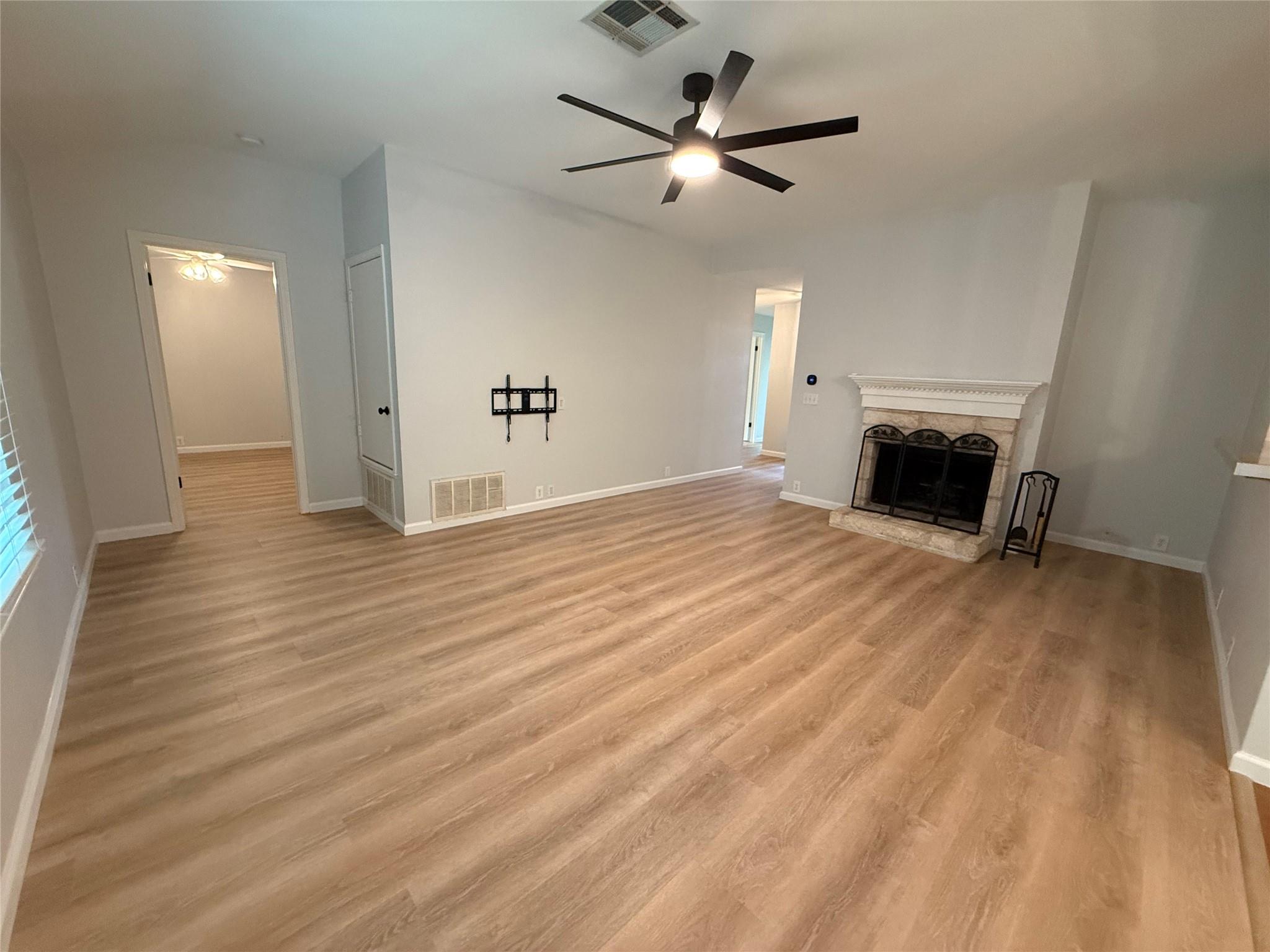 2125 Kaiser DR — photo 3