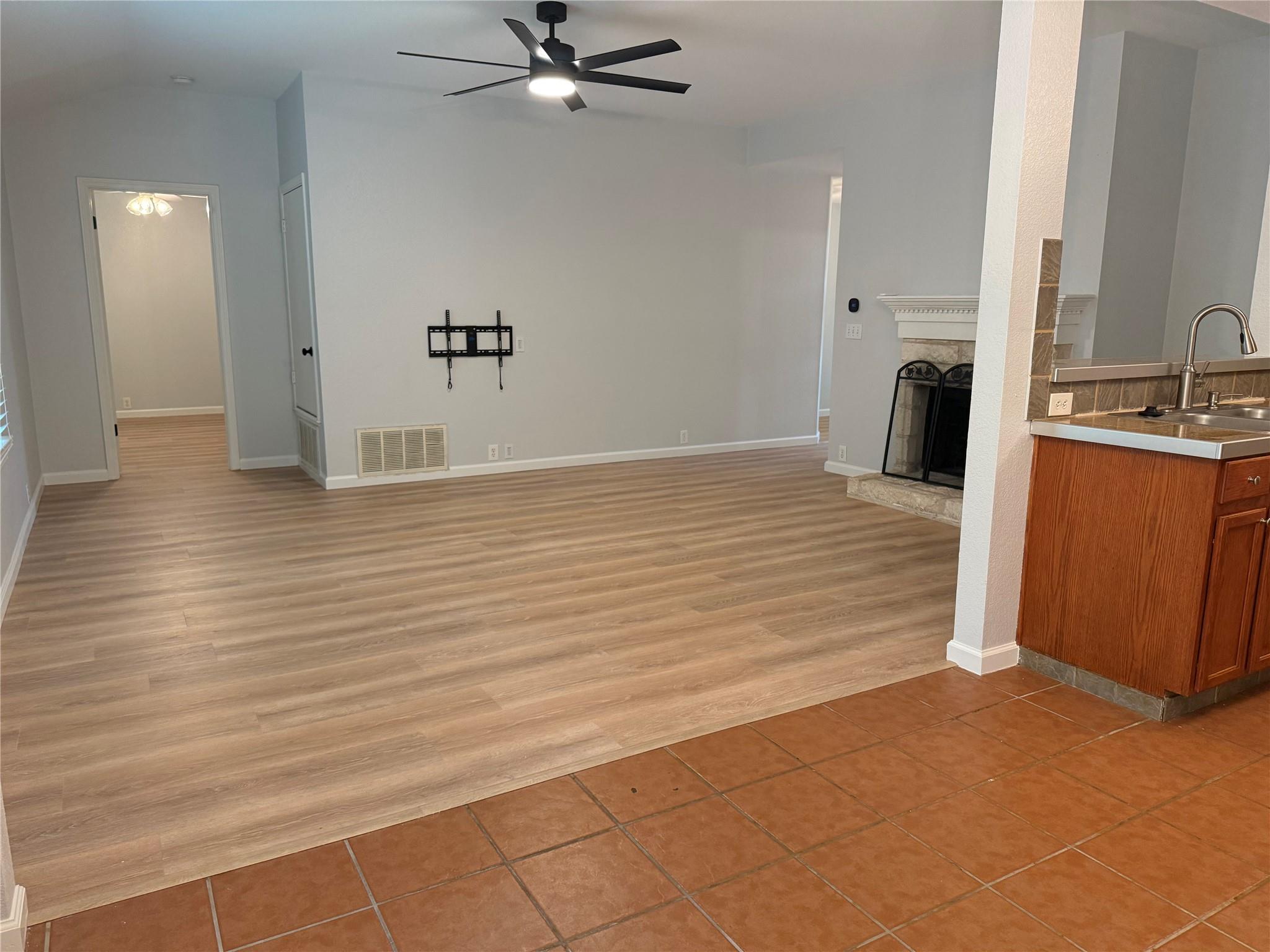 2125 Kaiser DR — photo 5