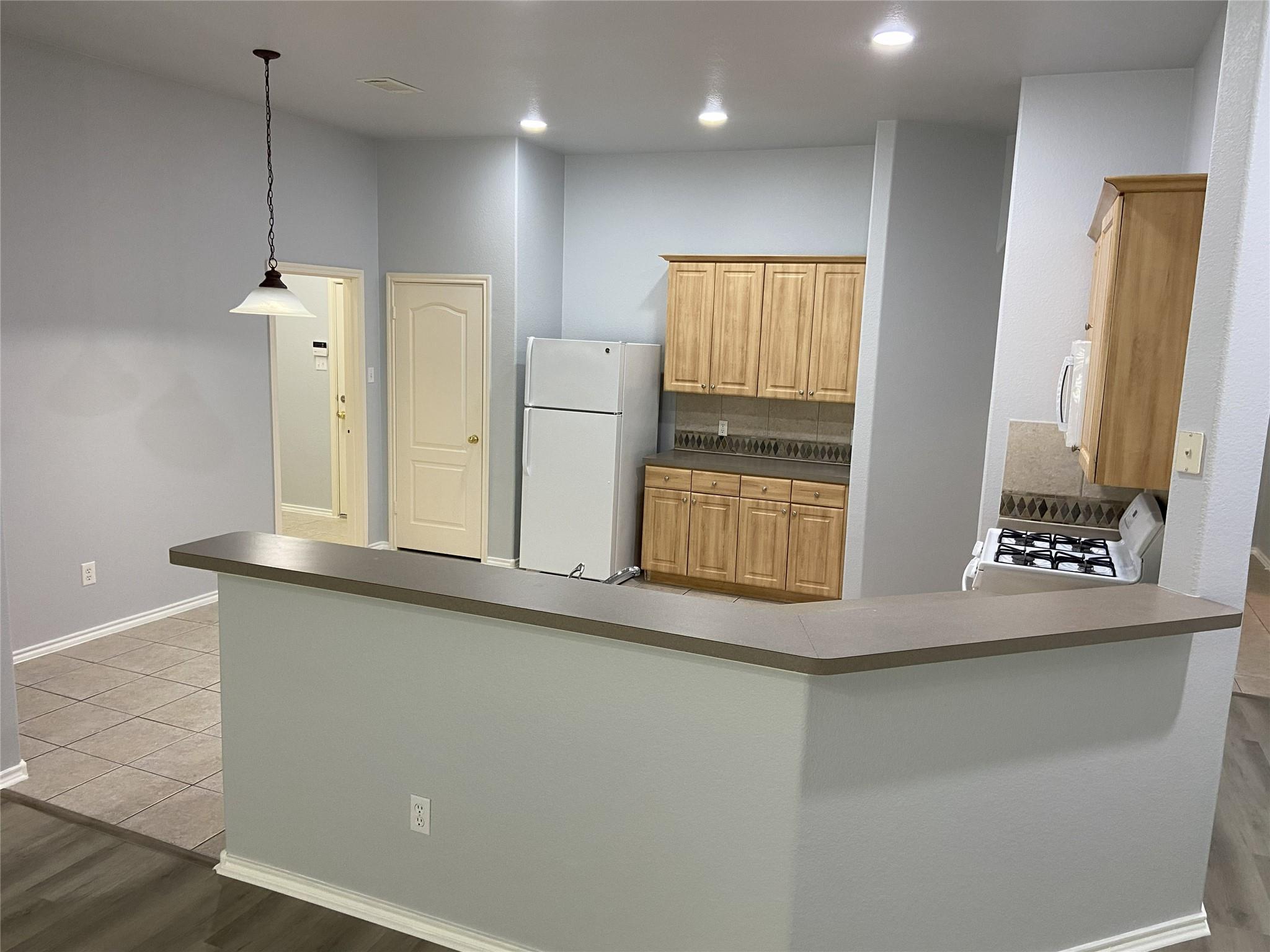 2313 Lou John ST — photo 3